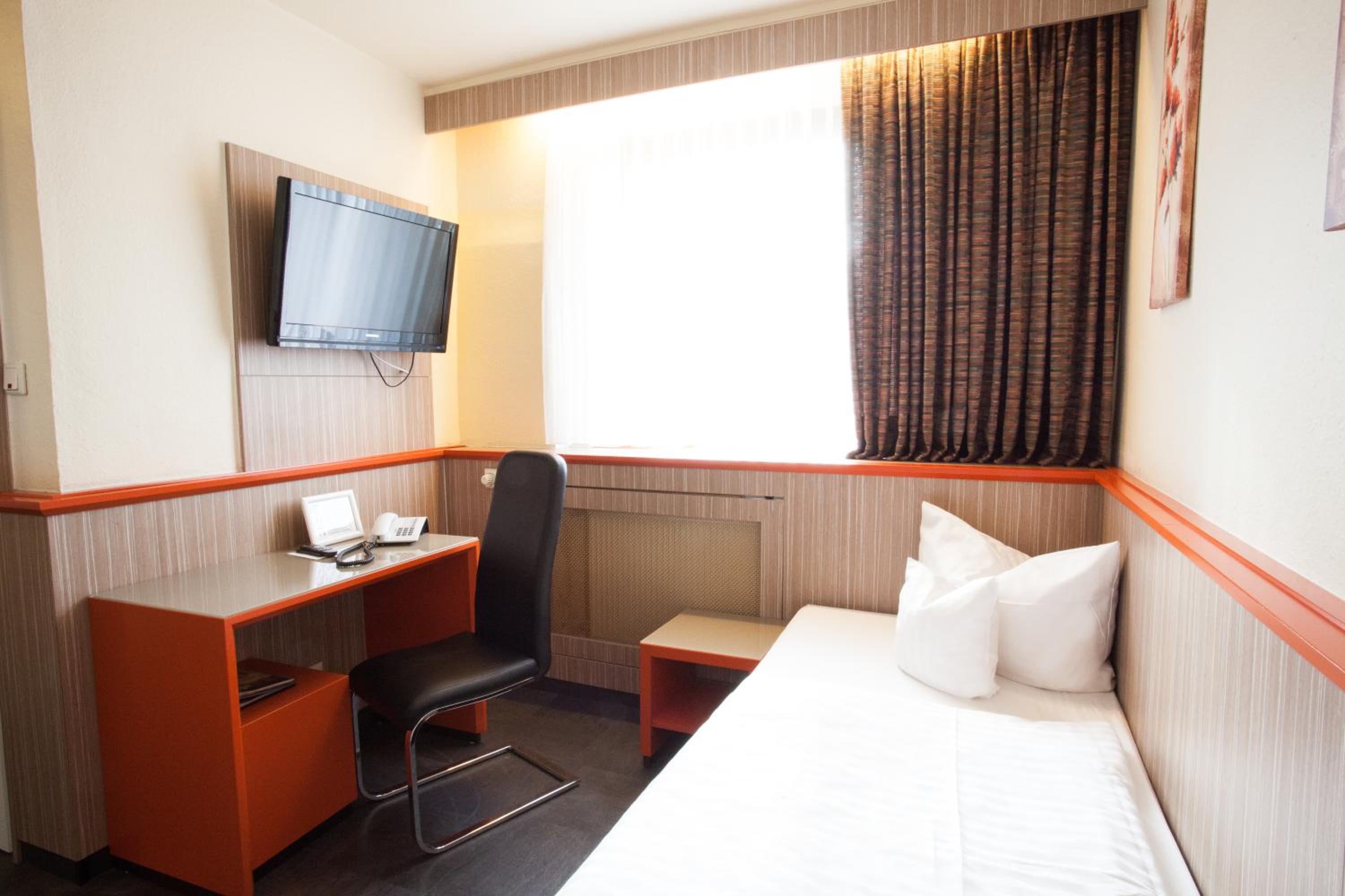 Single Room photo 2