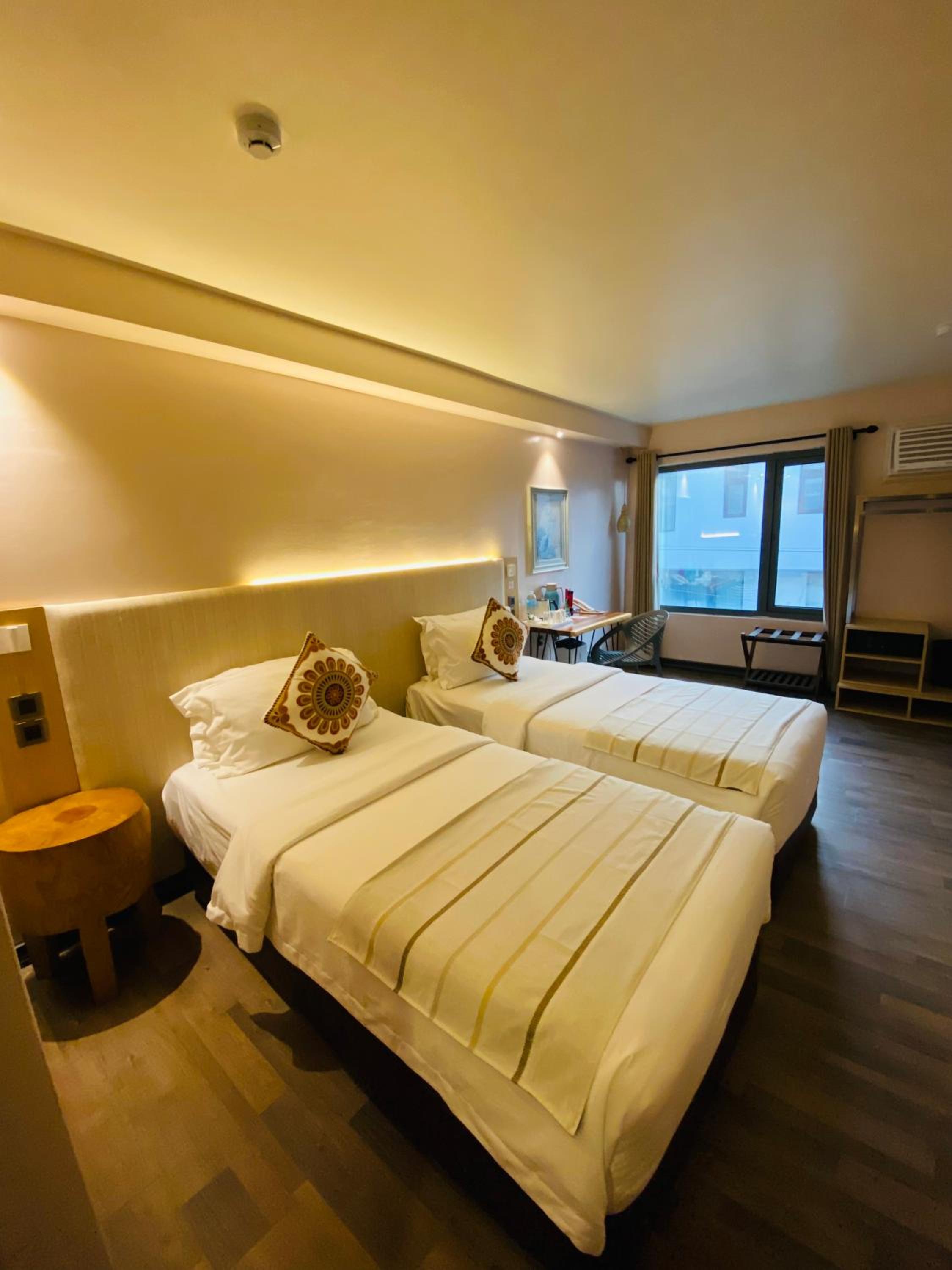 Deluxe King Bed - Photo 1