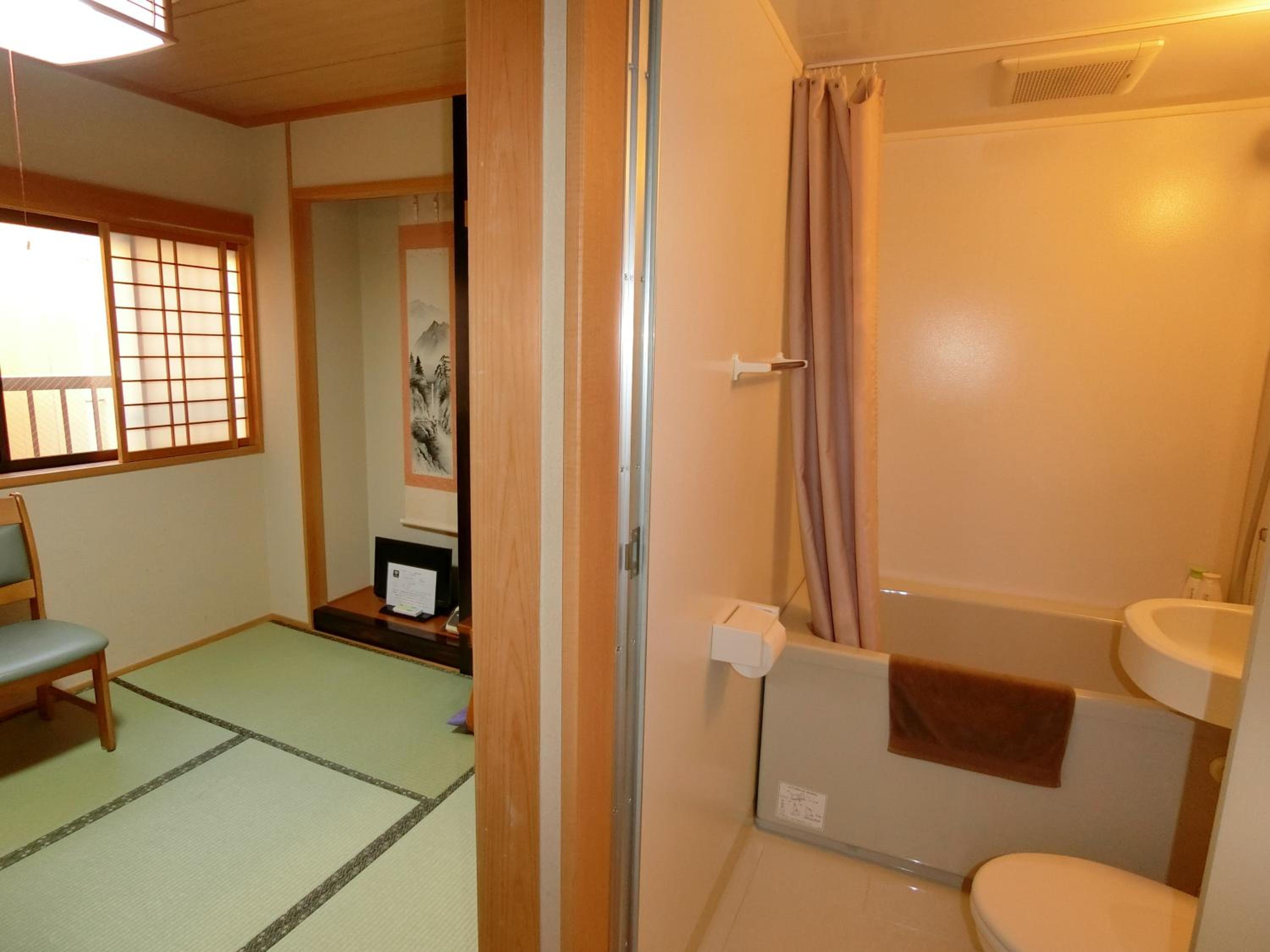 Small Japanese-Style Single Room with Private Bathroom - Non-Smoking photo 3