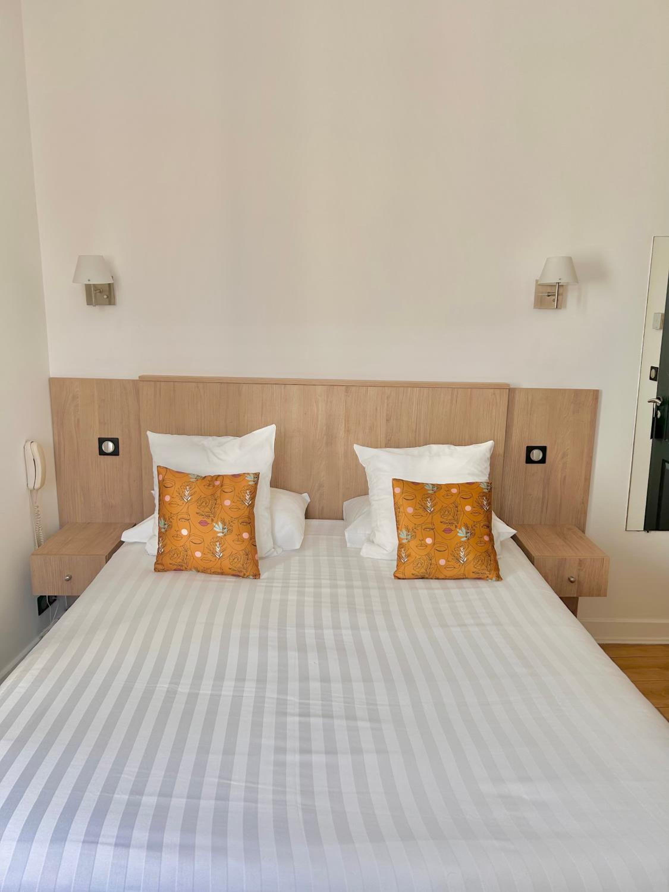 Standard Double Room - Photo 4