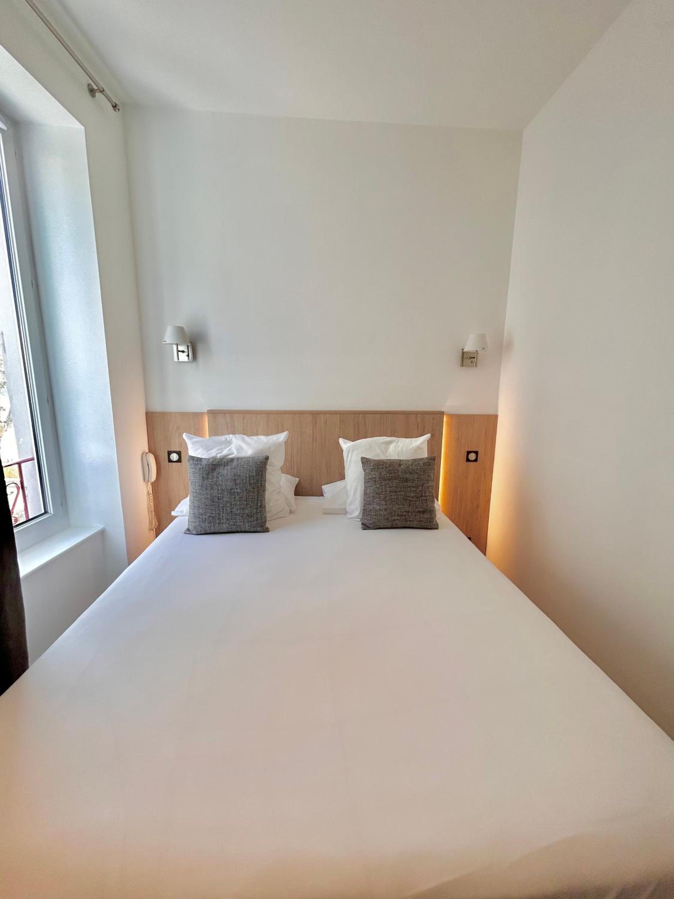 Standard Double Room - Photo 2