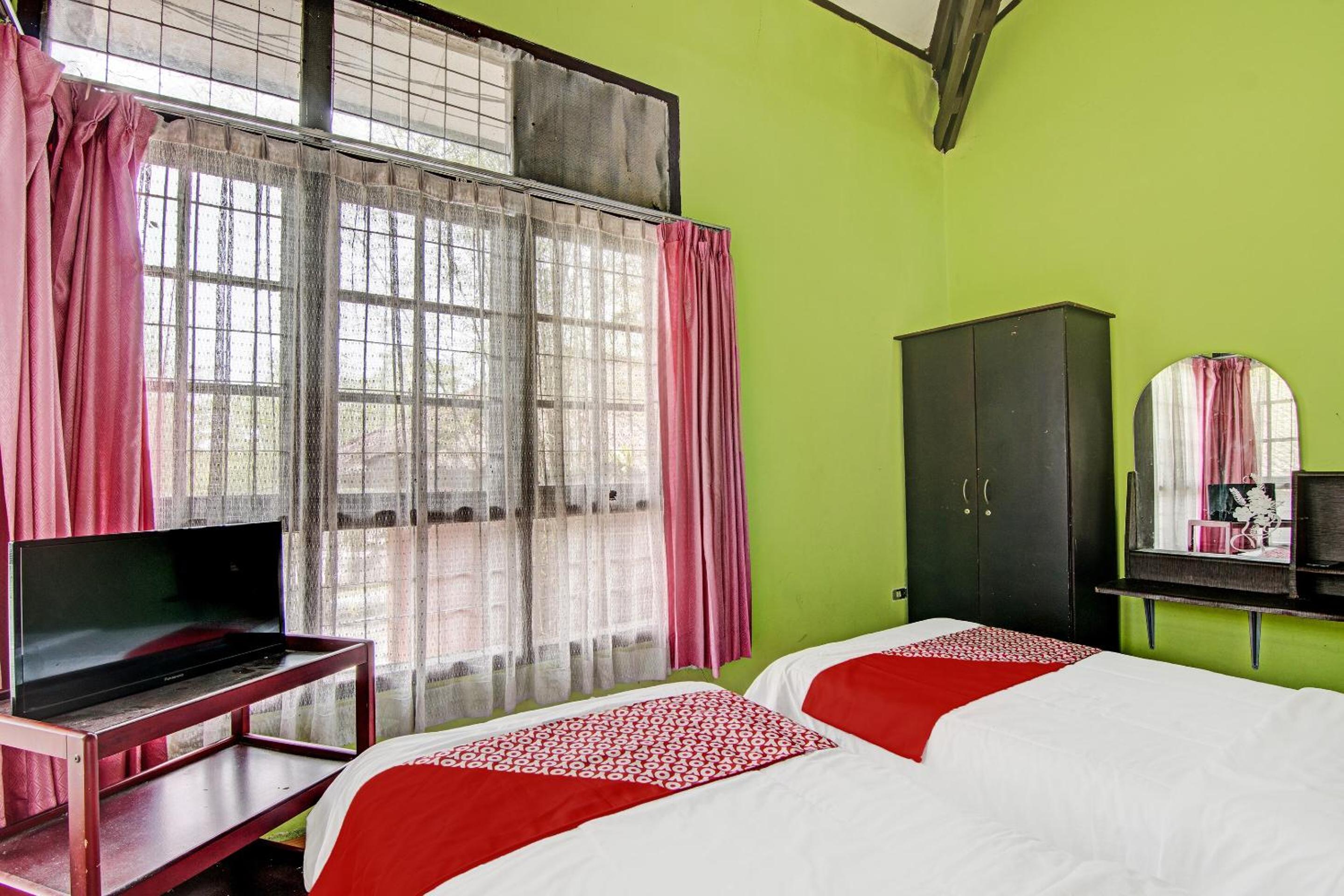Standard Twin Room - Photo 3