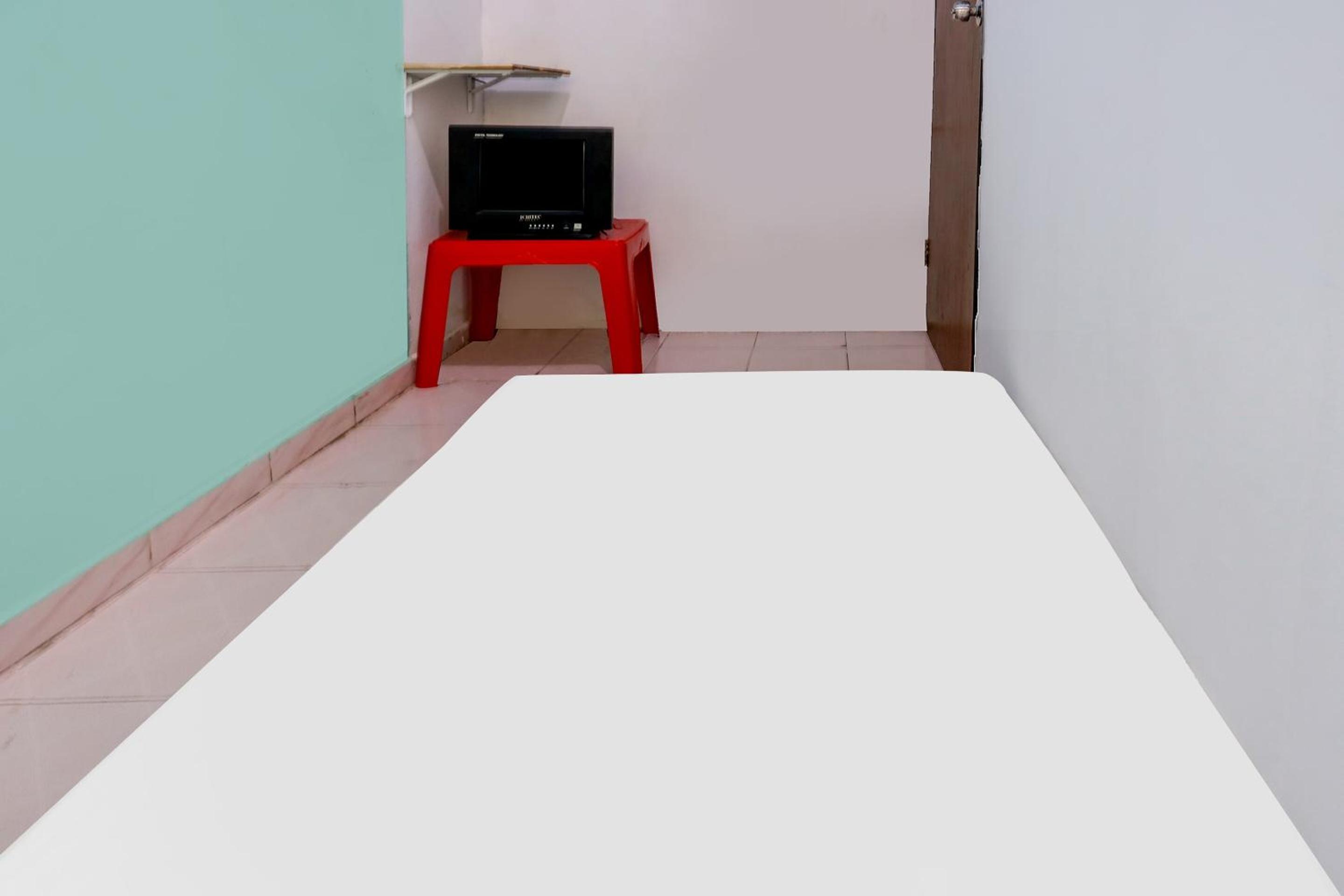 Small Single Room photo 3
