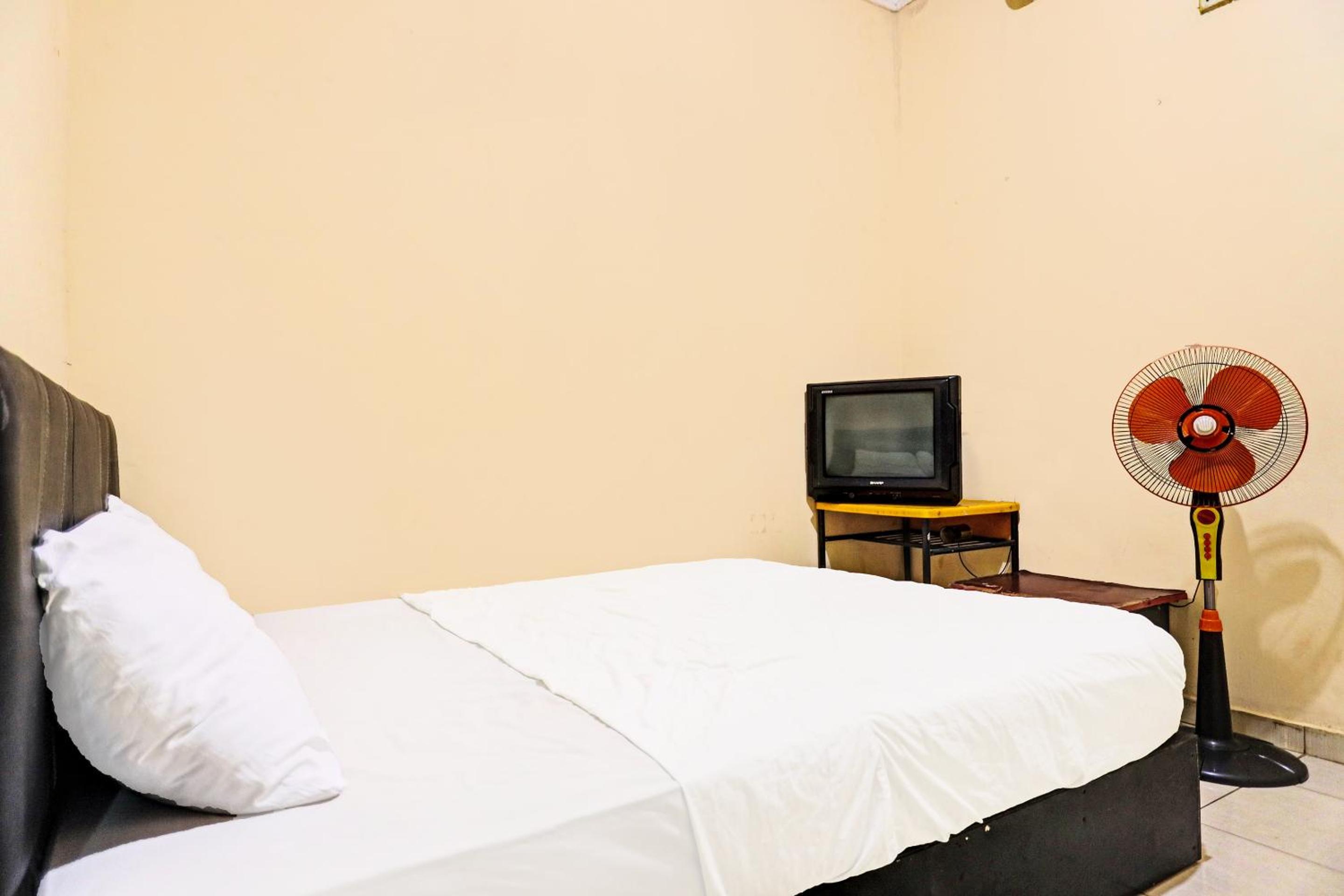 Budget Double Room photo 3