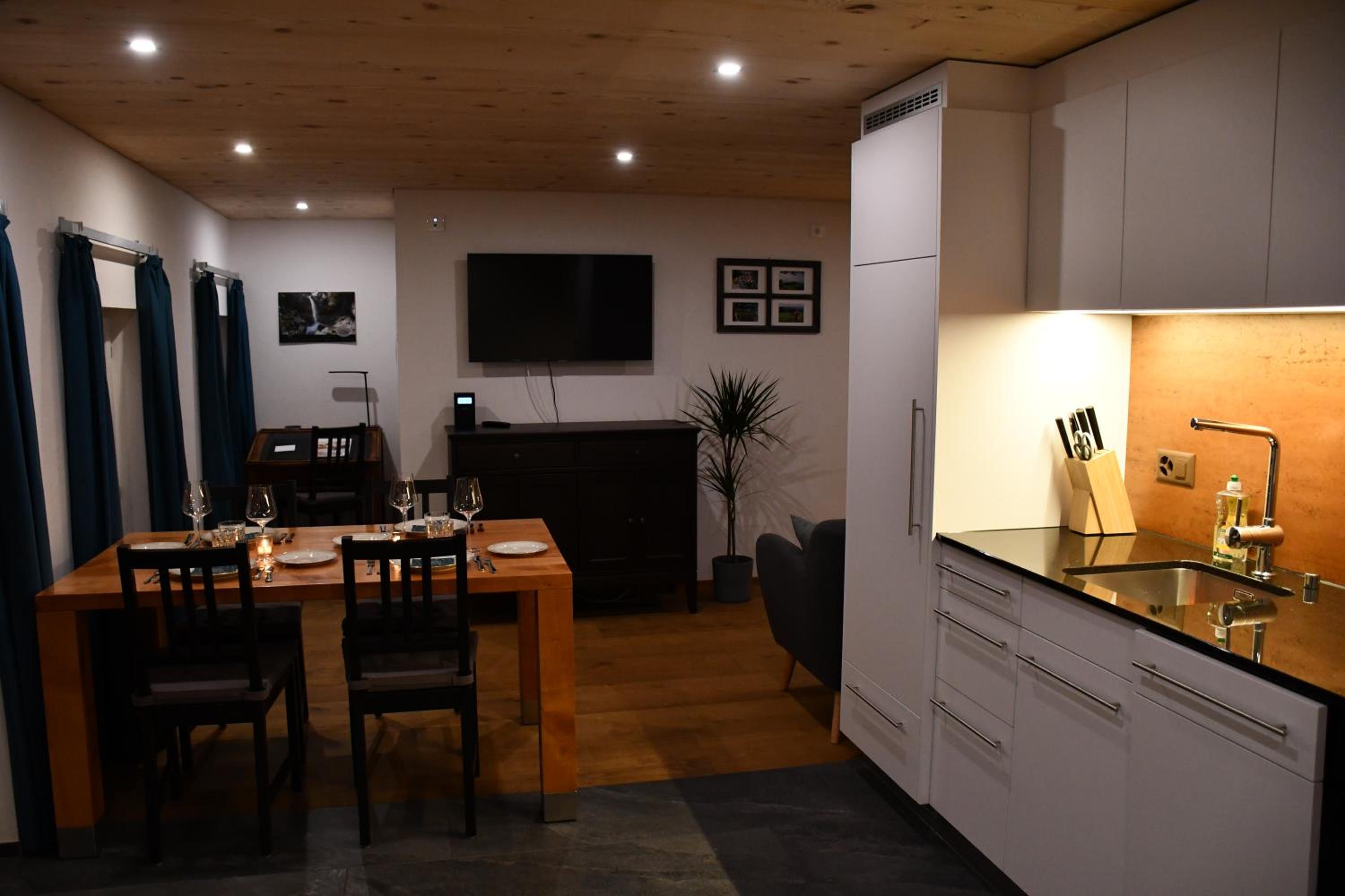 One-Bedroom Apartment photo 1