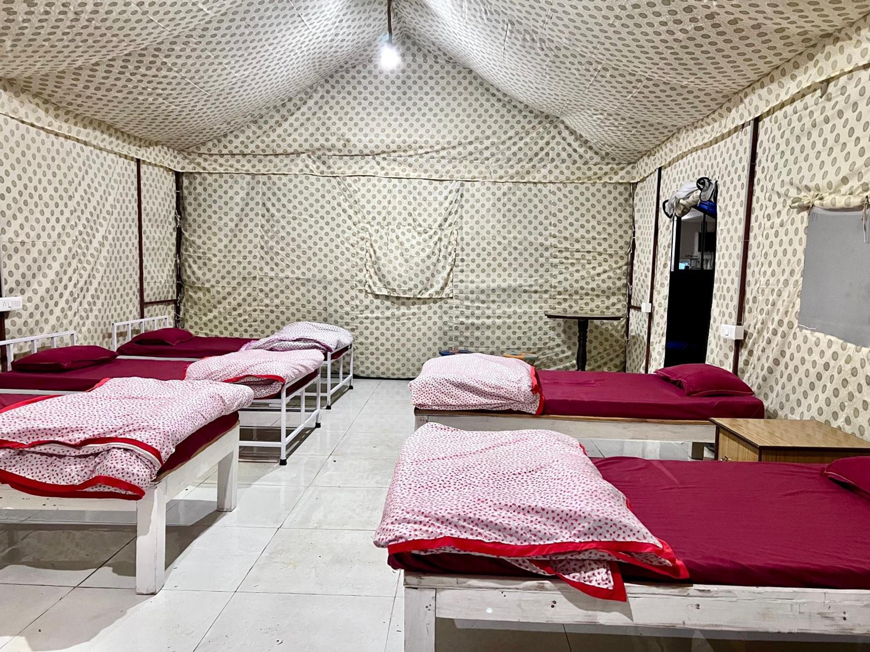 Single Bed in Mixed Dormitory Room