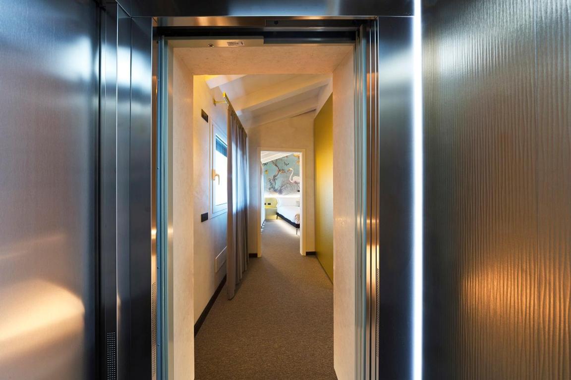 Deluxe Suite - Photo 8