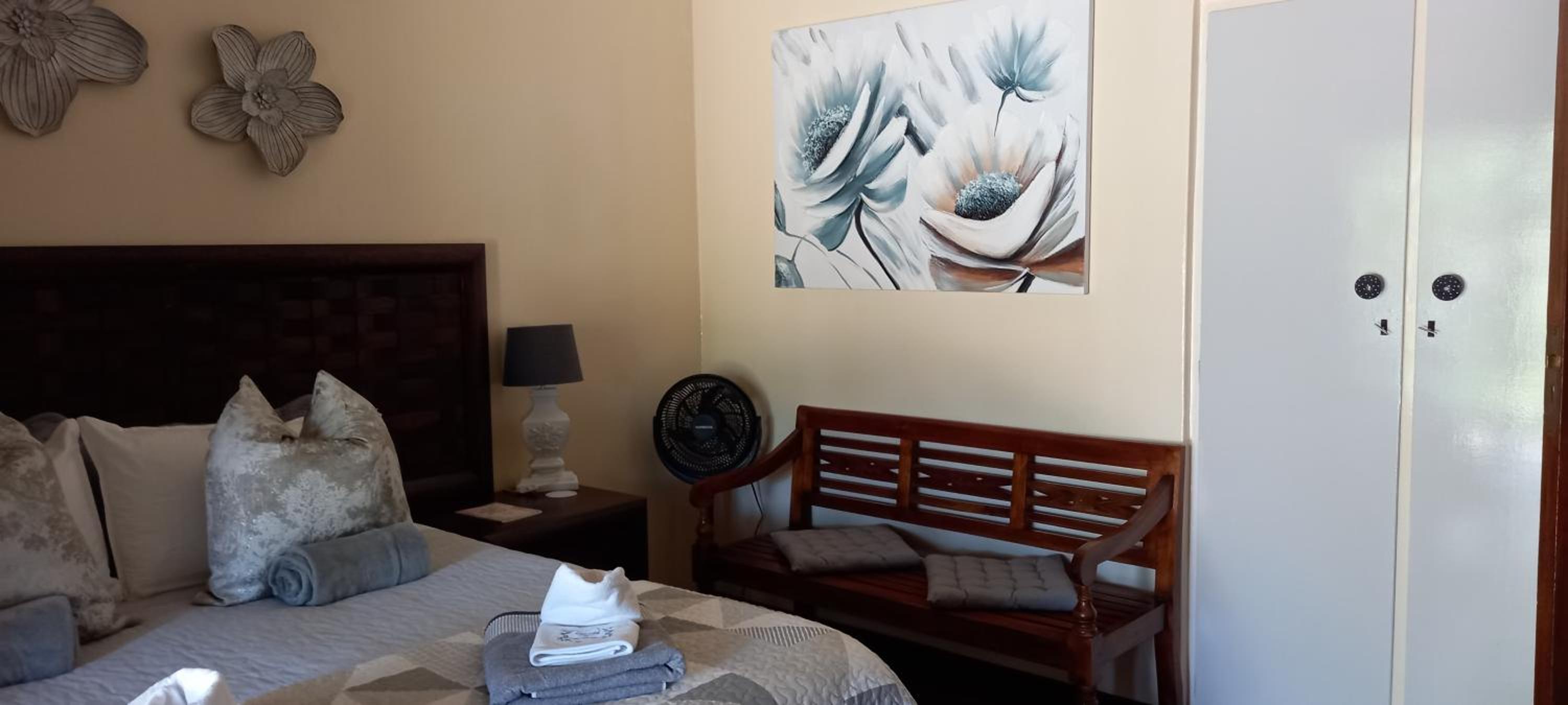 Double Room with Patio - Photo 7