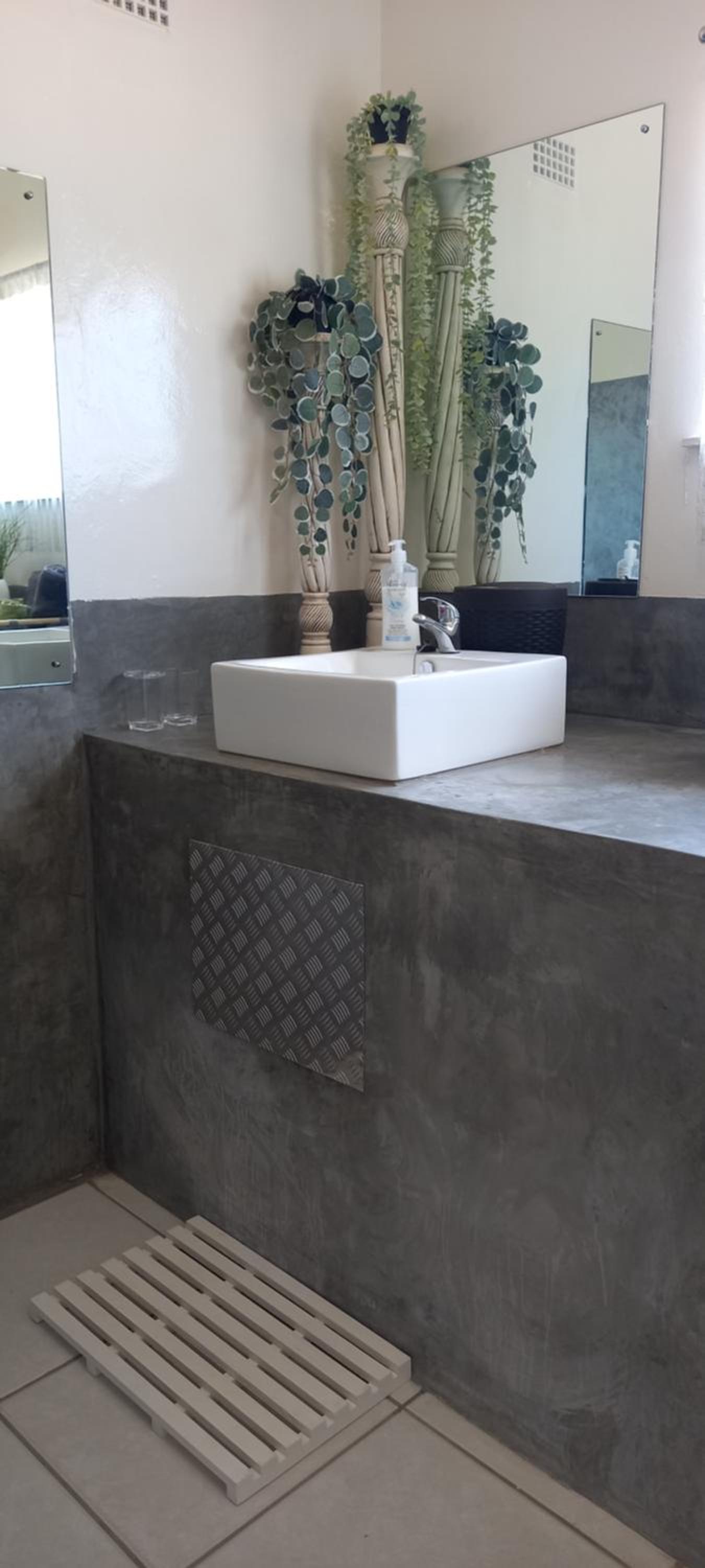 Deluxe Double Room with Shower - Photo 6