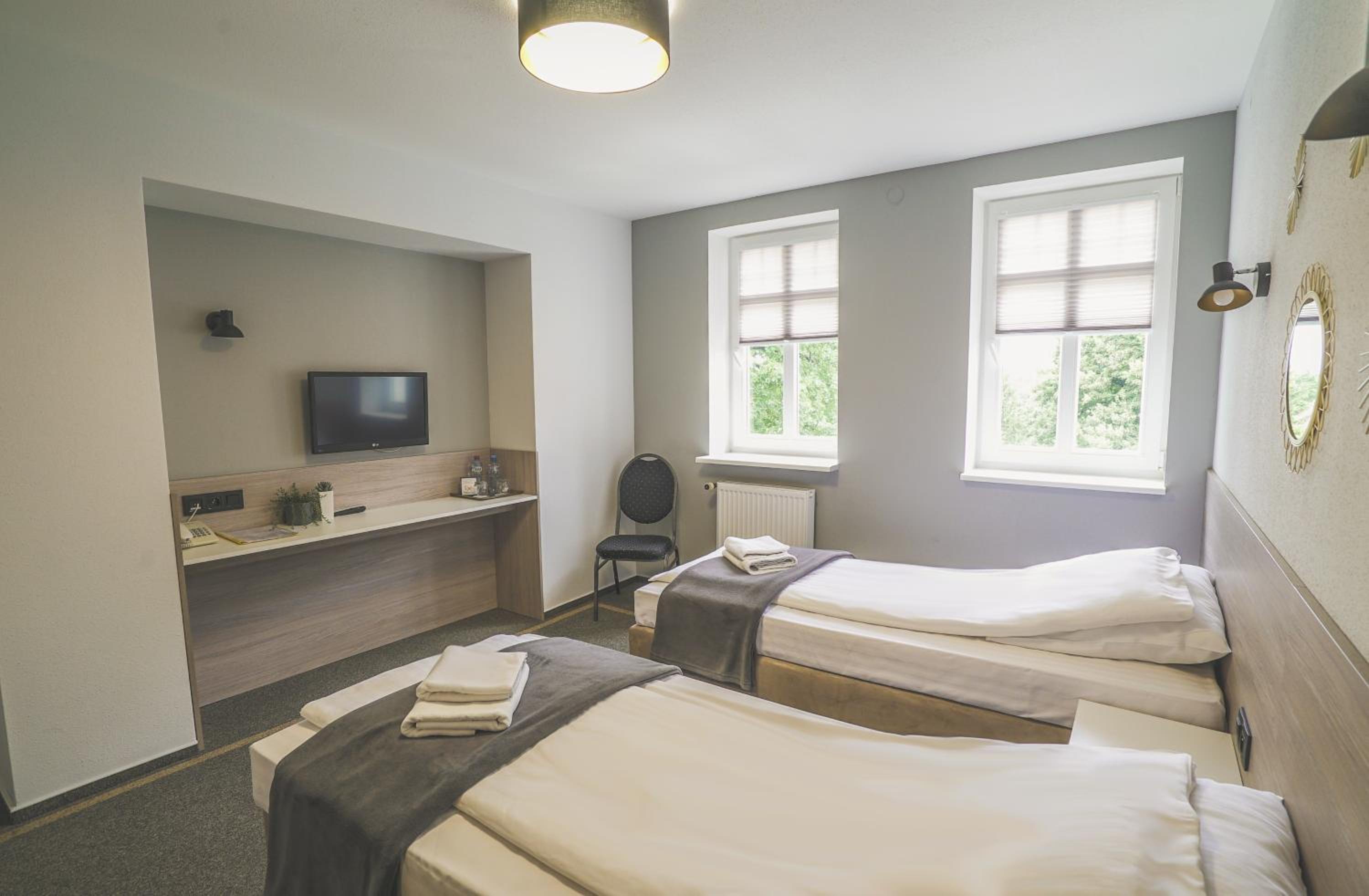 Twin Room - Photo 3