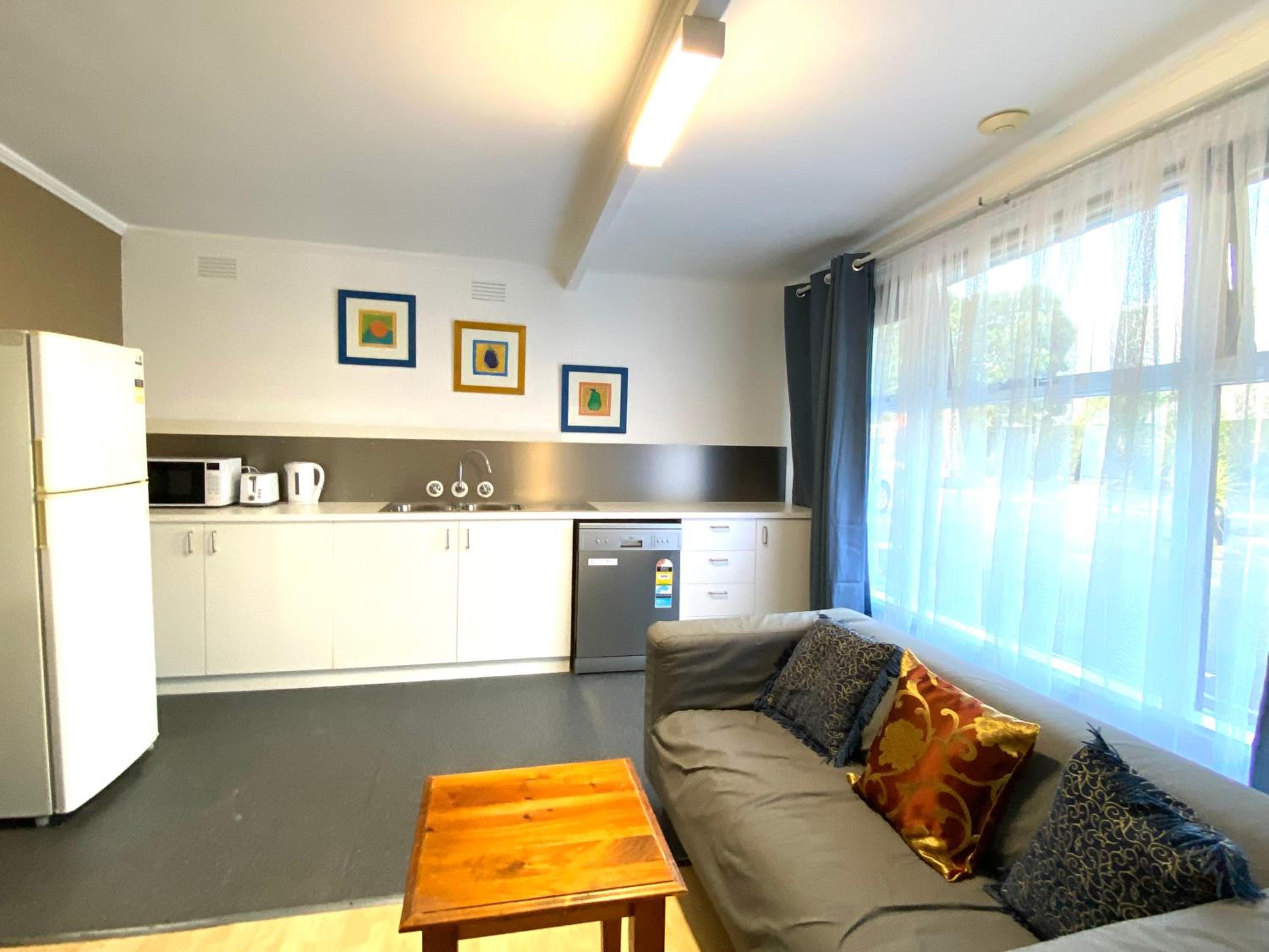 Family Room - Photo 2