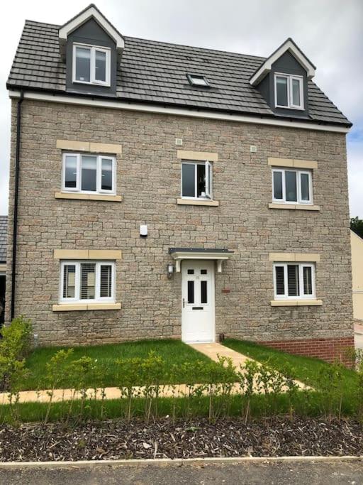 Four-Bedroom House photo 2