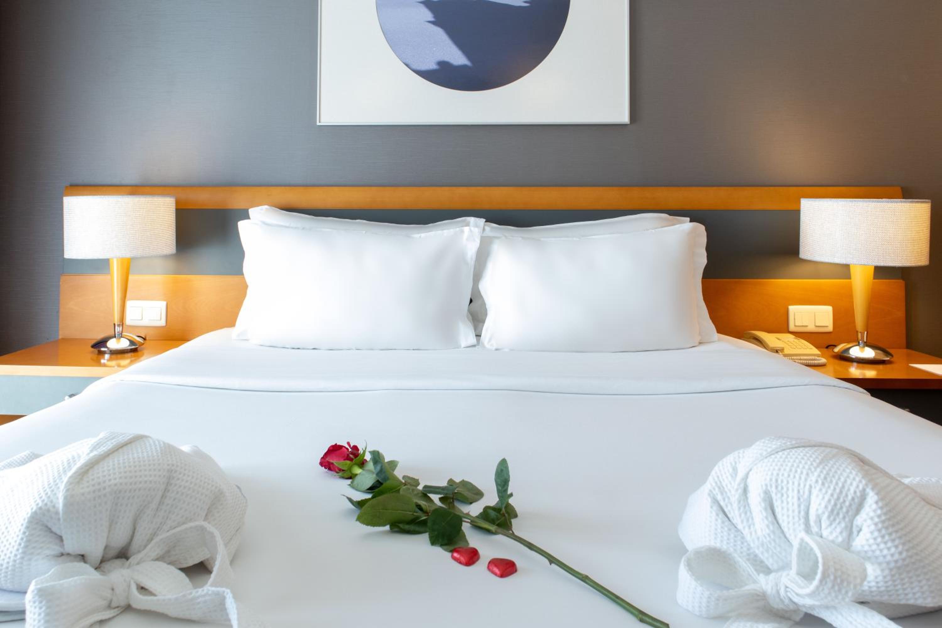 Special Offer - Double or Twin Room with Sea View - Romantic Package - Photo 1