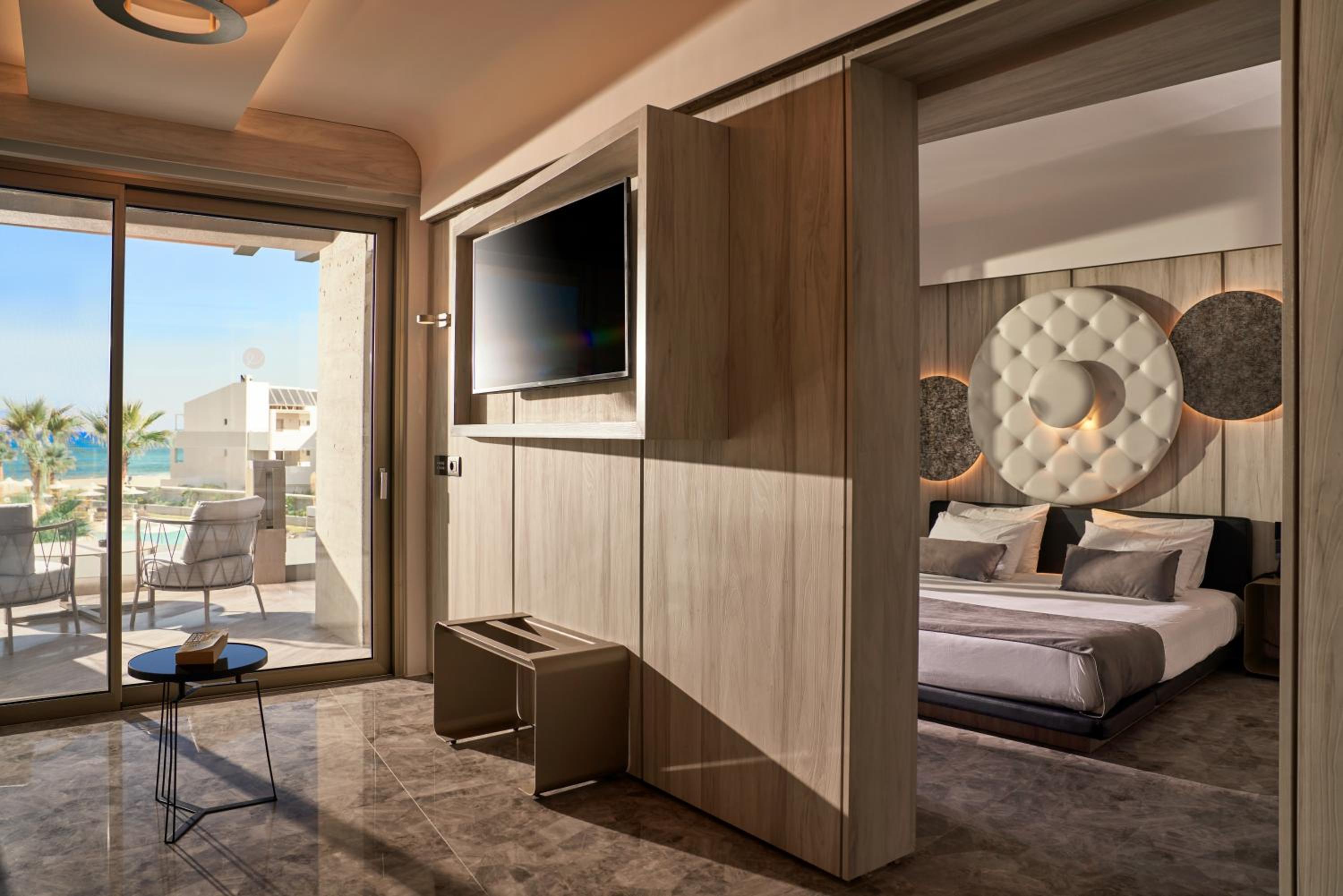Nautilux Suite with Hot Tub & Sea View - Photo 5