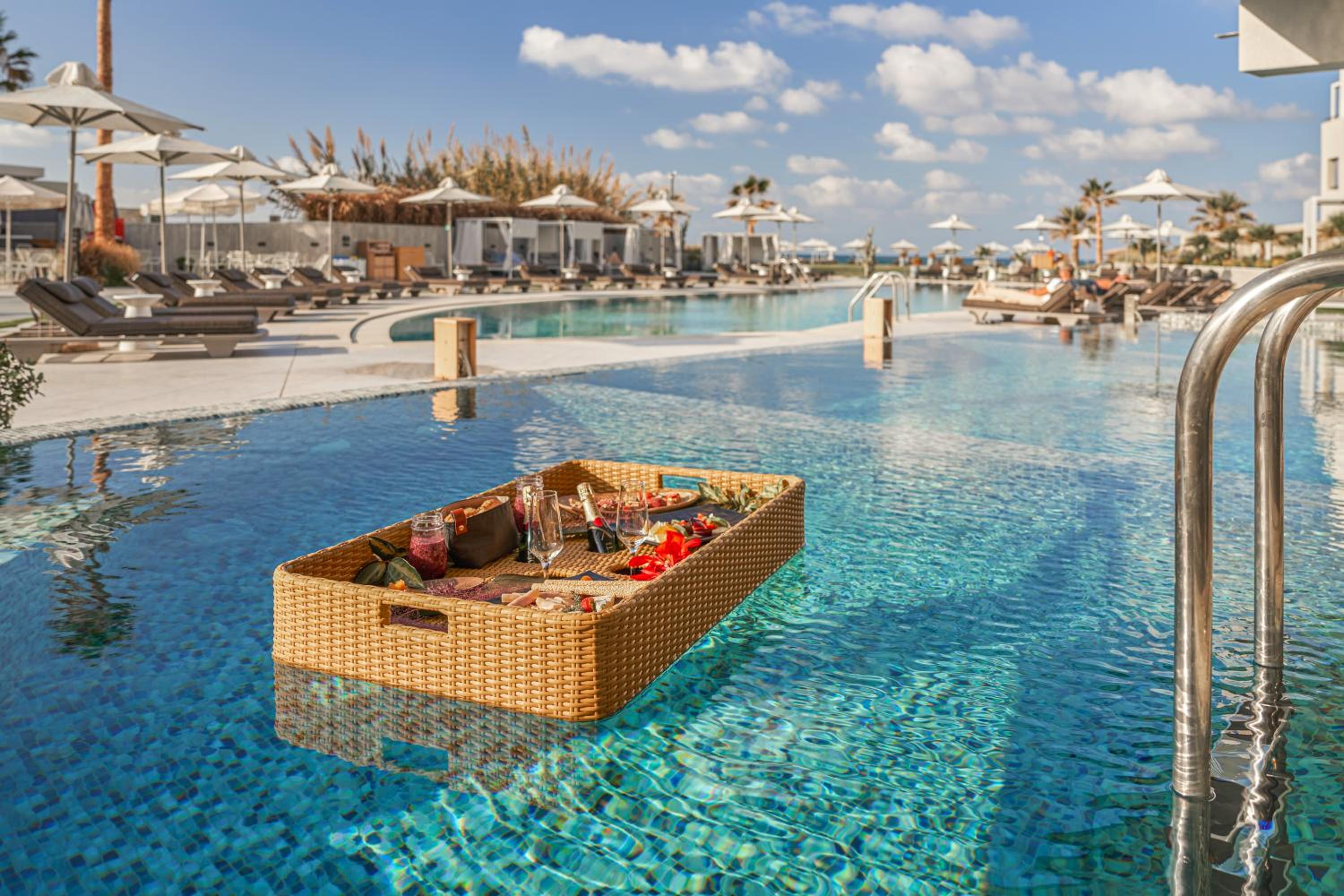 Junior Suite with Private Pool & Pool View - Photo 6