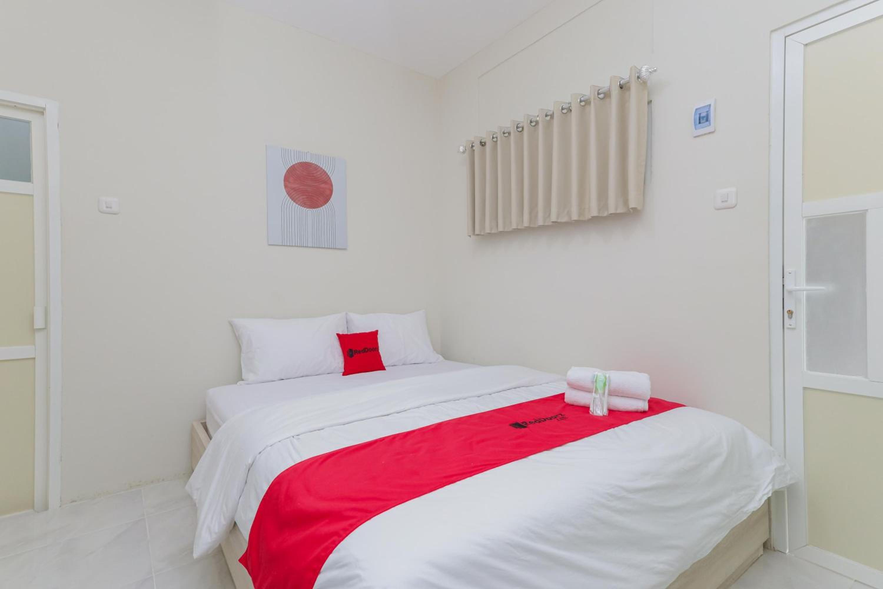 Deluxe Room - Photo 2