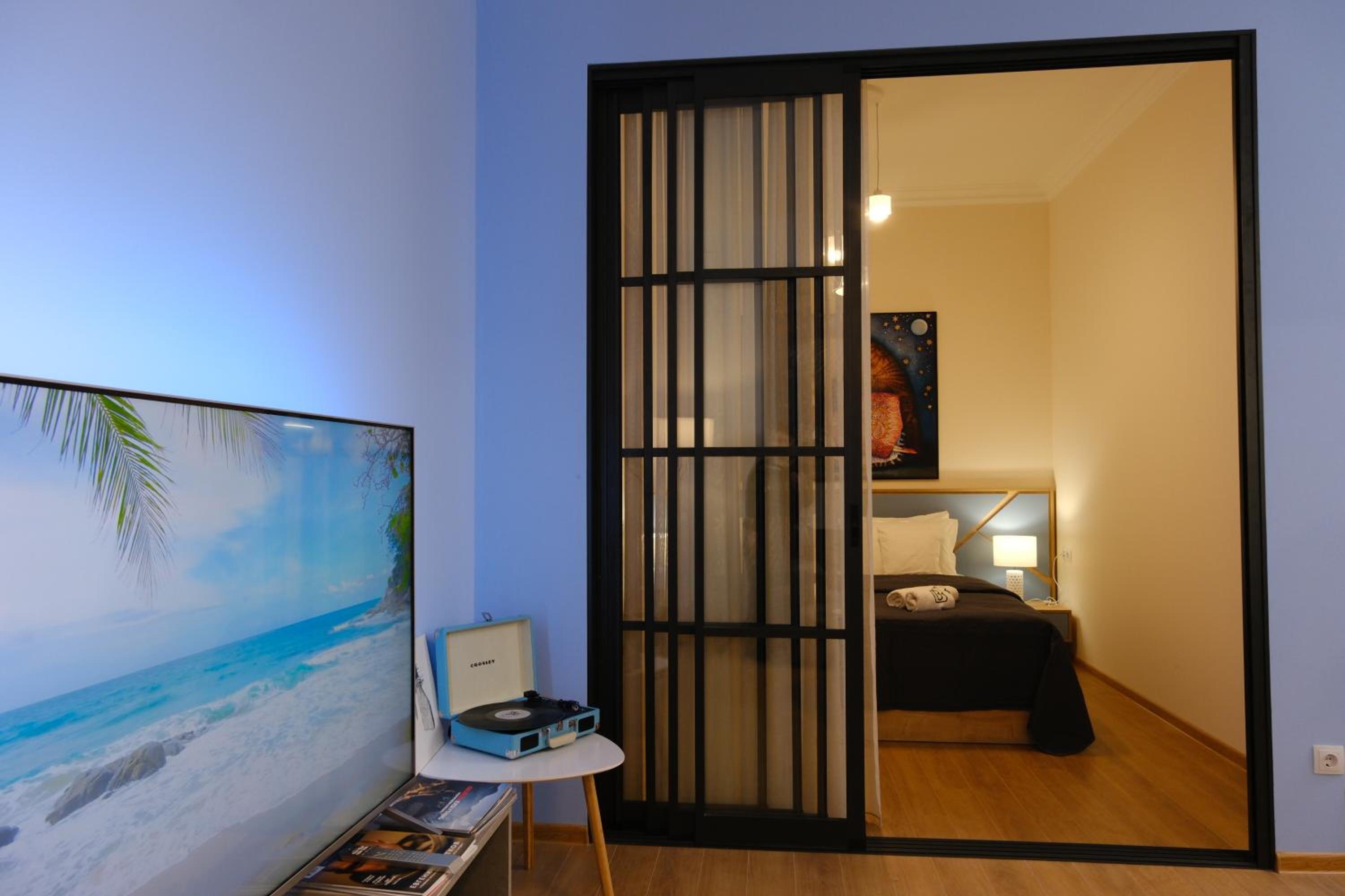 One-Bedroom Apartment - Photo 7