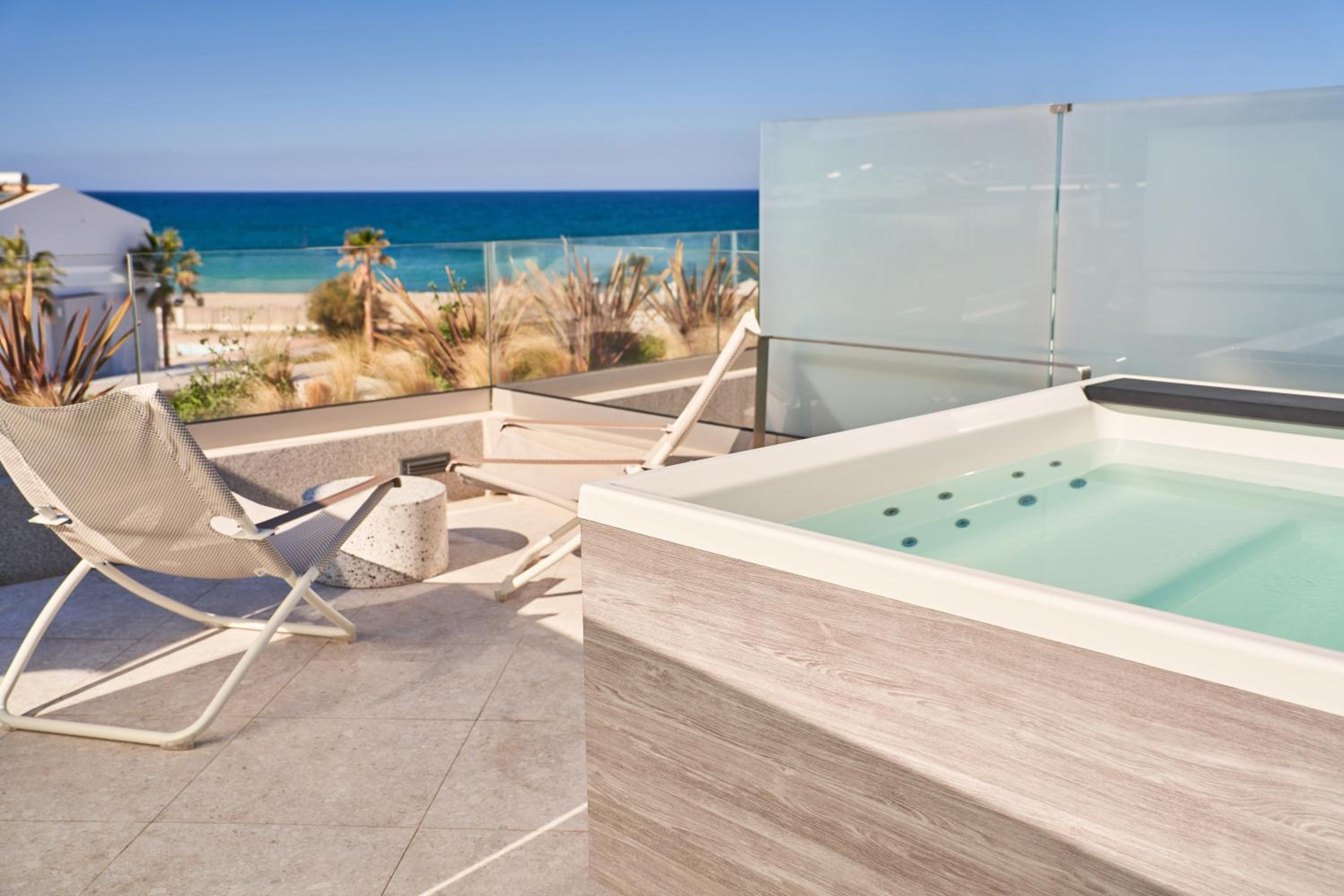 Maisonette with Hot Tub & Sea View - Photo 6