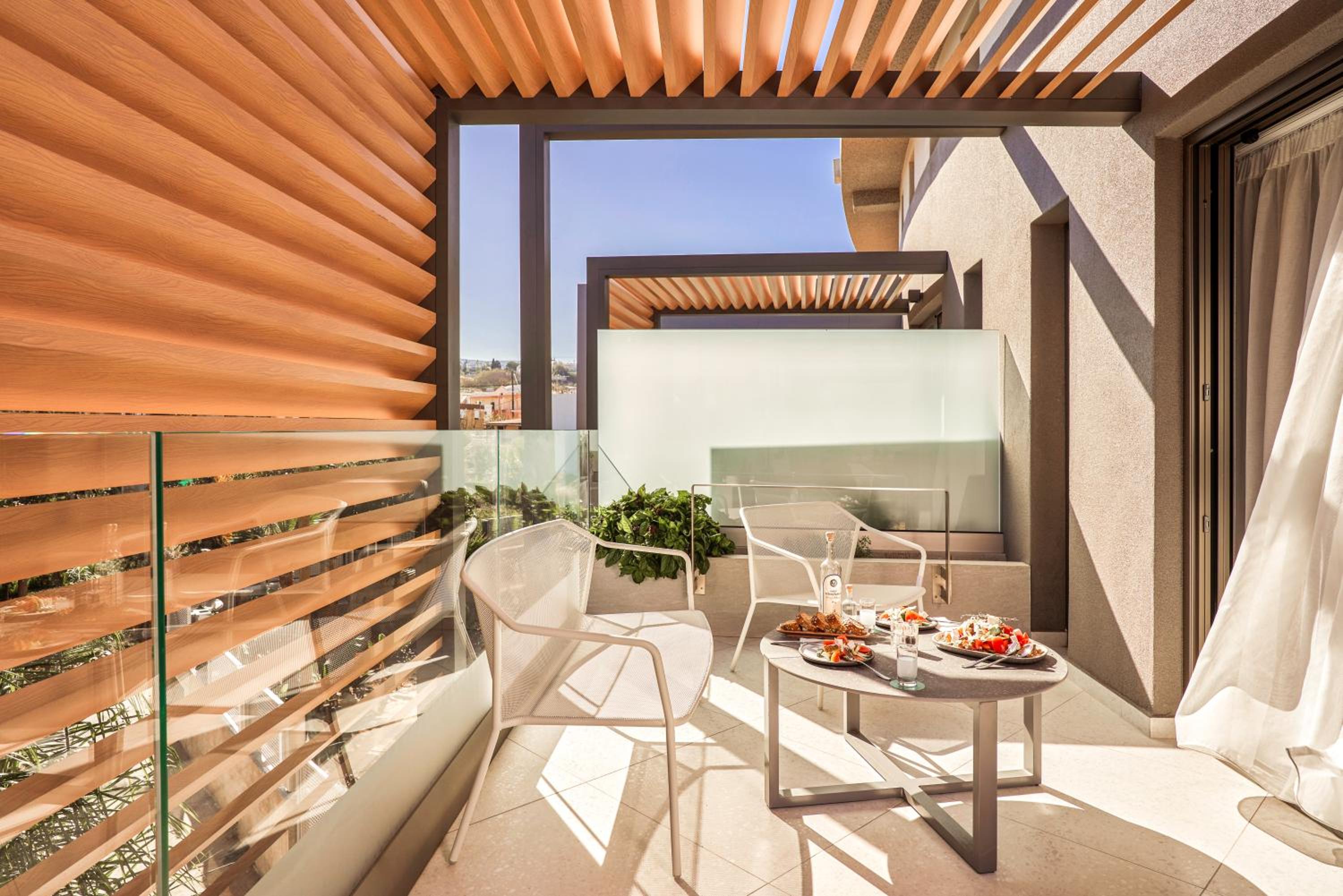 Maisonette with Hot Tub & Sea View - Photo 2