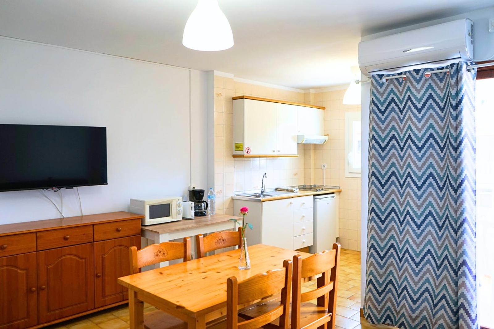 Economy One Bedroom Apartment with Kitchen (2-3-4 Adults) thumbnail 5
