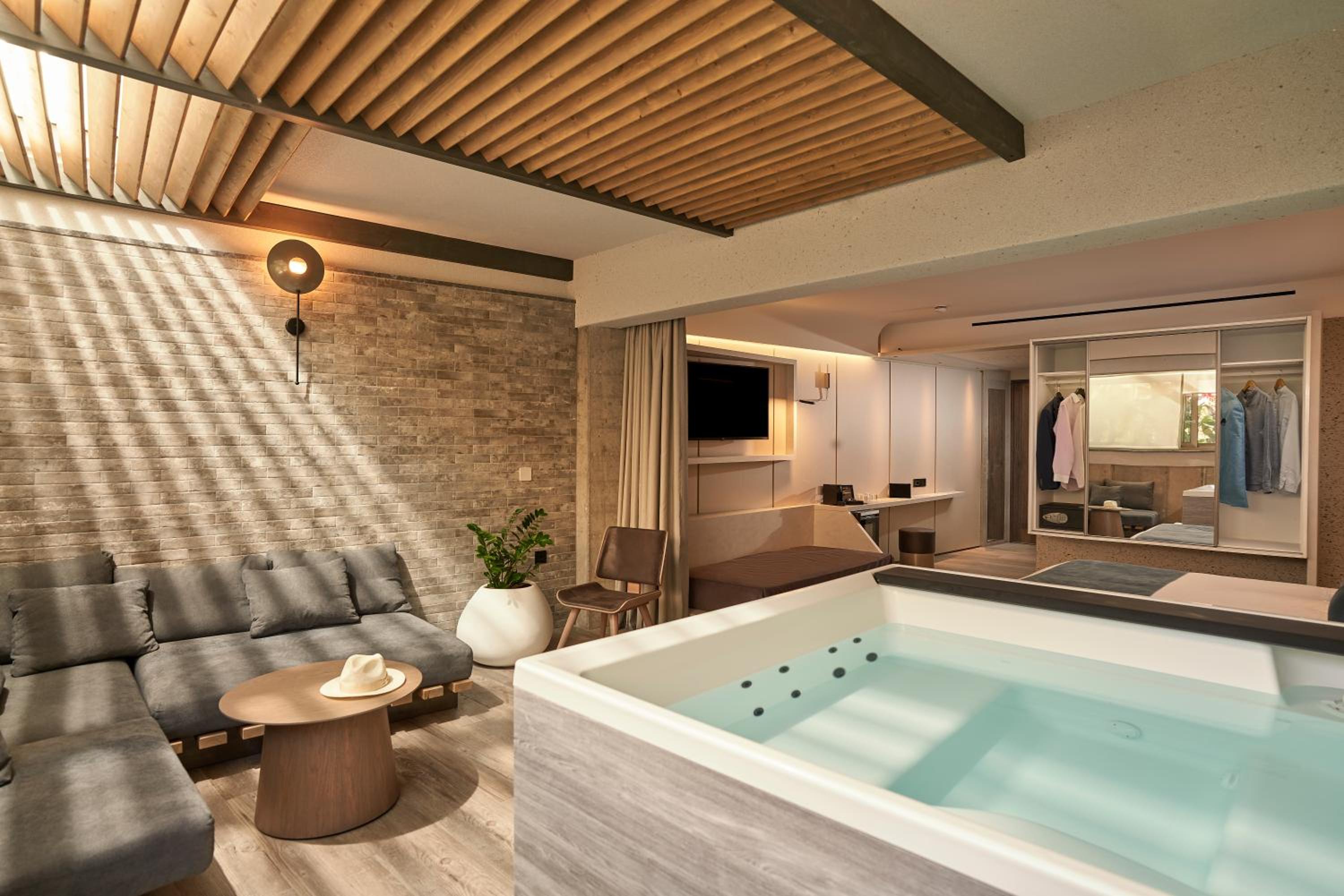 Semiground Patio Room with Hot Tub - Photo 4