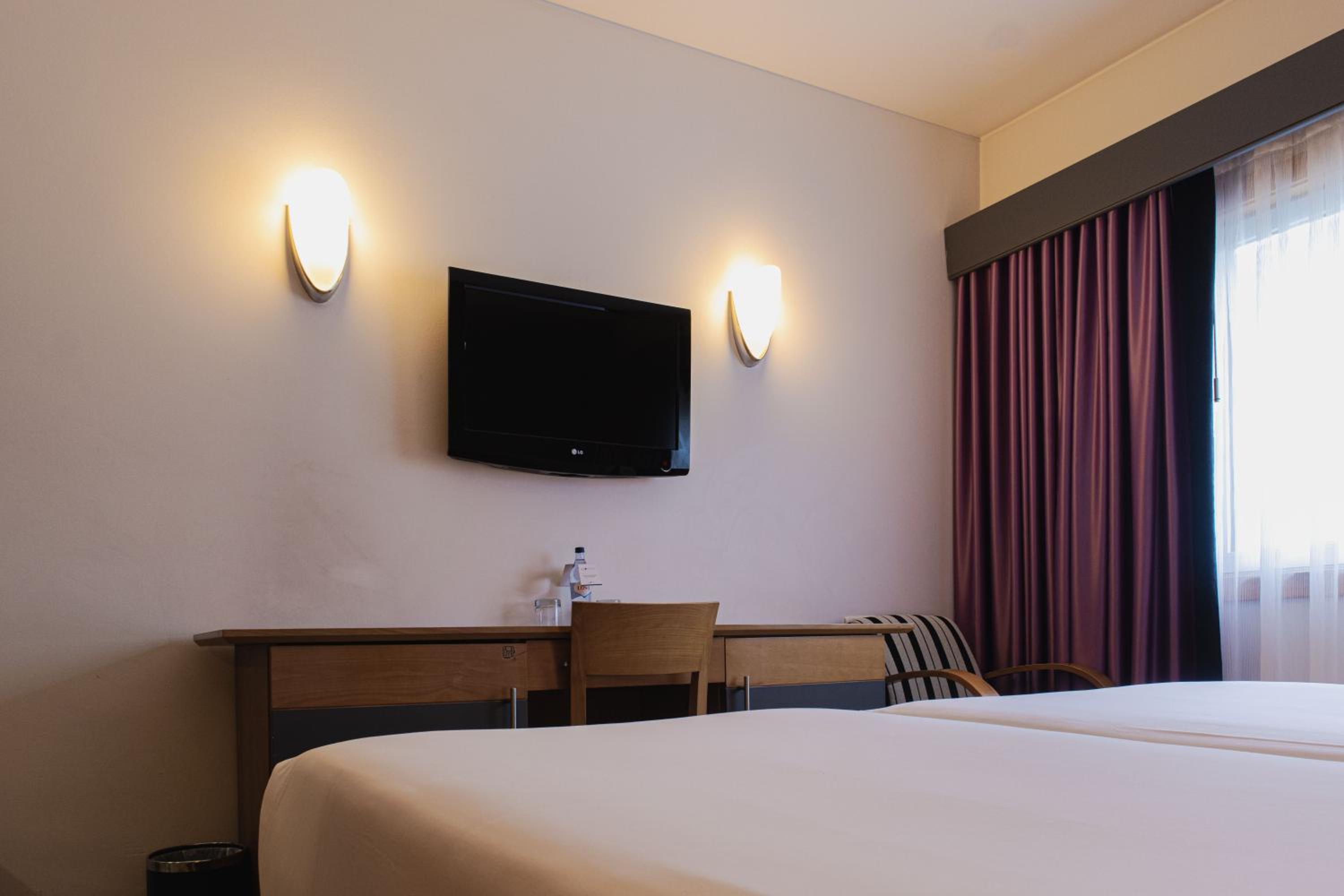 Double or Twin Room - Photo 3