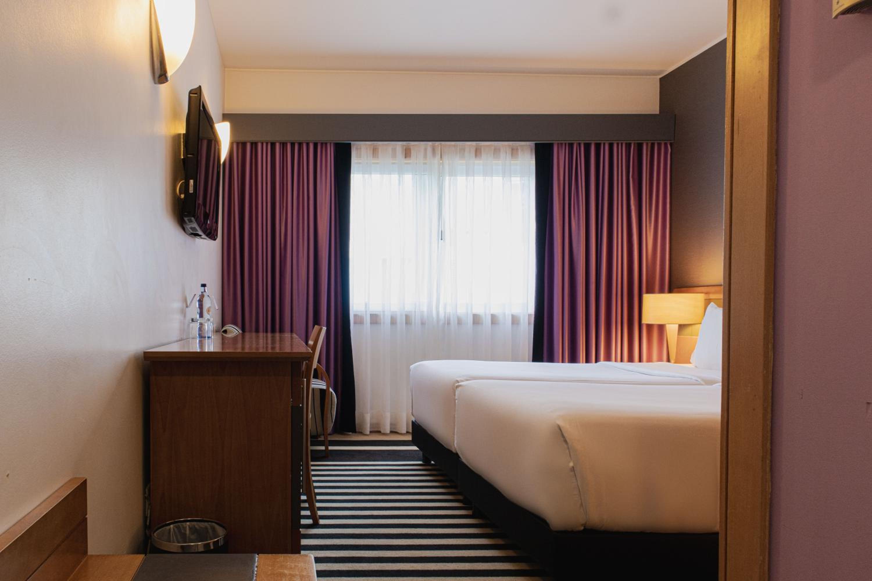 Double or Twin Room - Photo 4