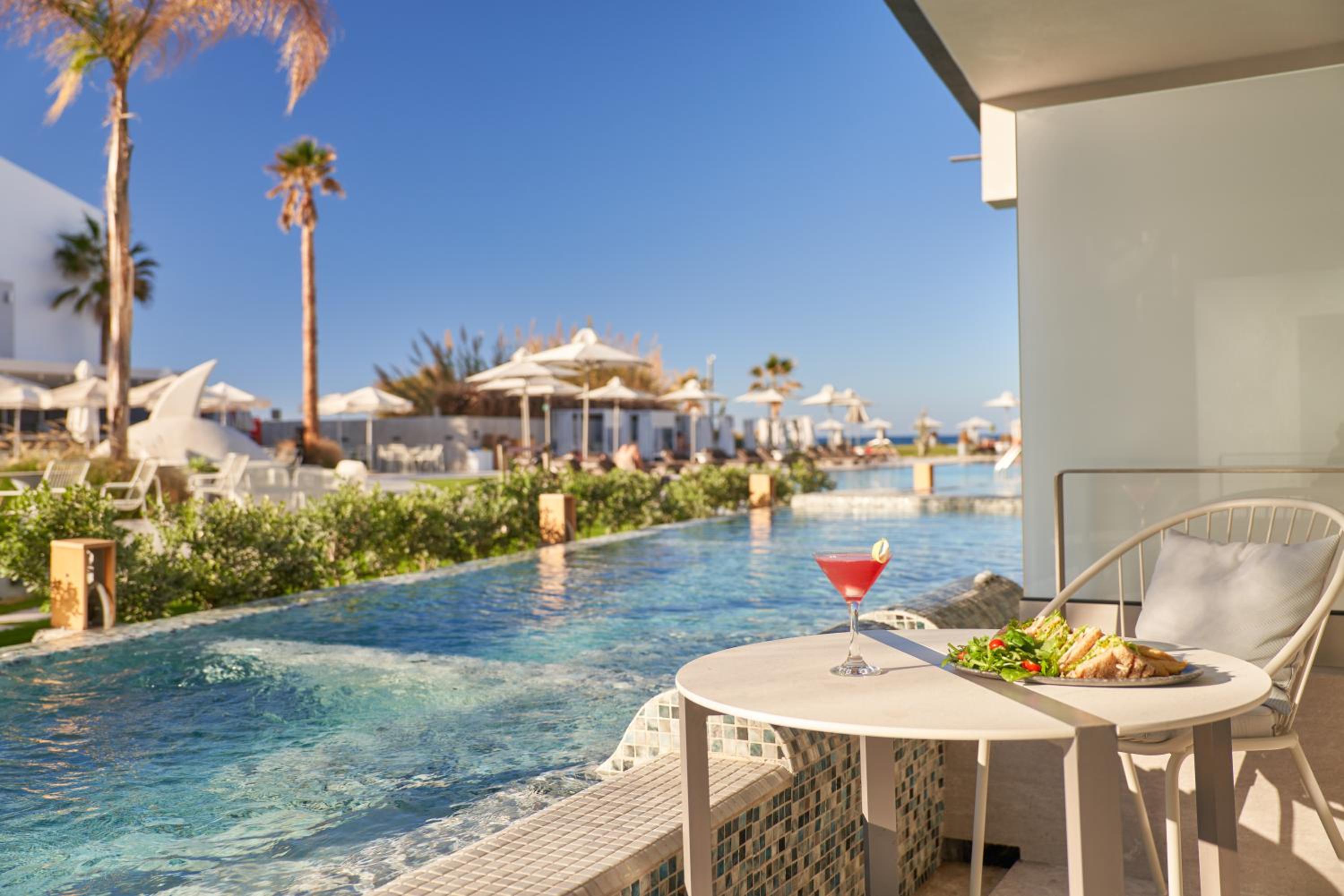Superior Room with Plunge Pool & Pool View - Photo 4