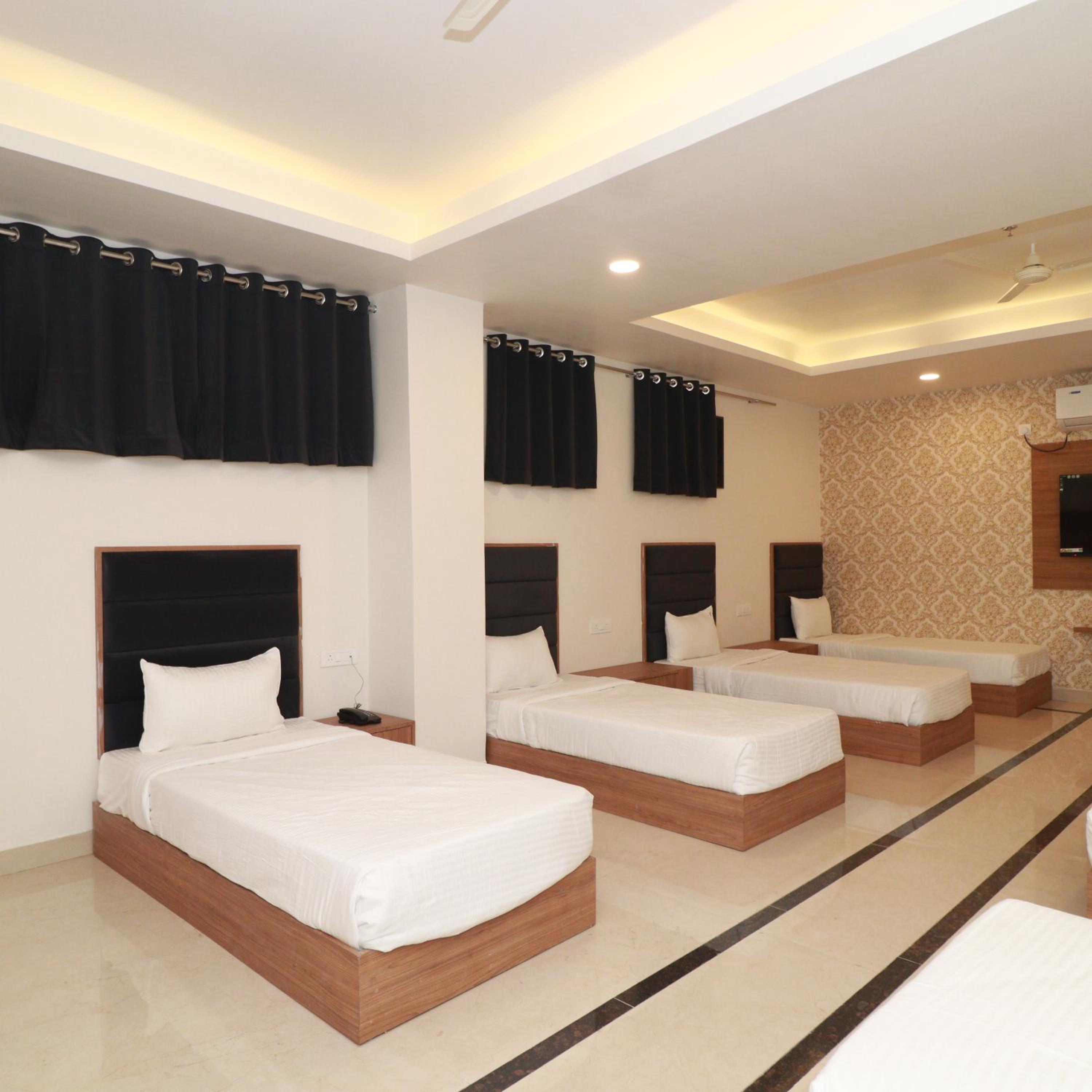 8-Bed Mixed Dormitory Room photo 1