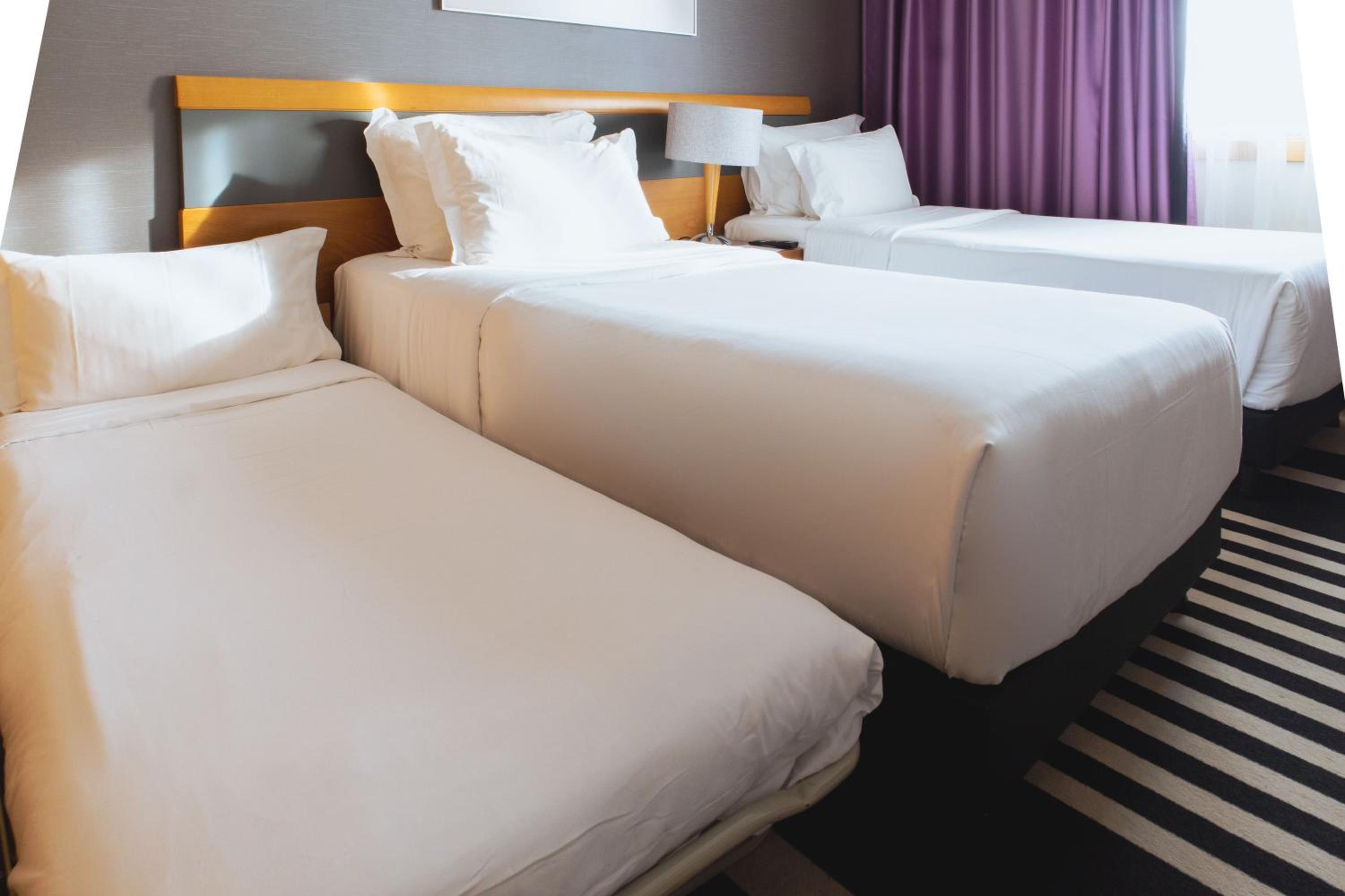 Double or Twin Room with Extra Bed - Photo 1