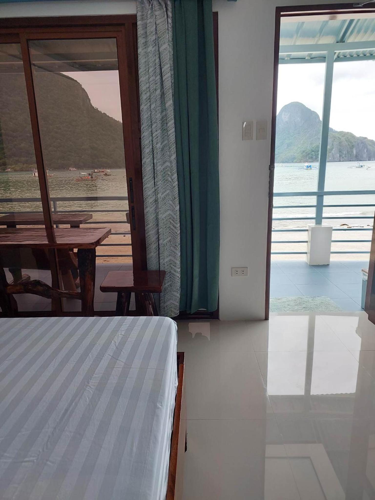 Deluxe Double Room with Balcony and Sea View photo 2