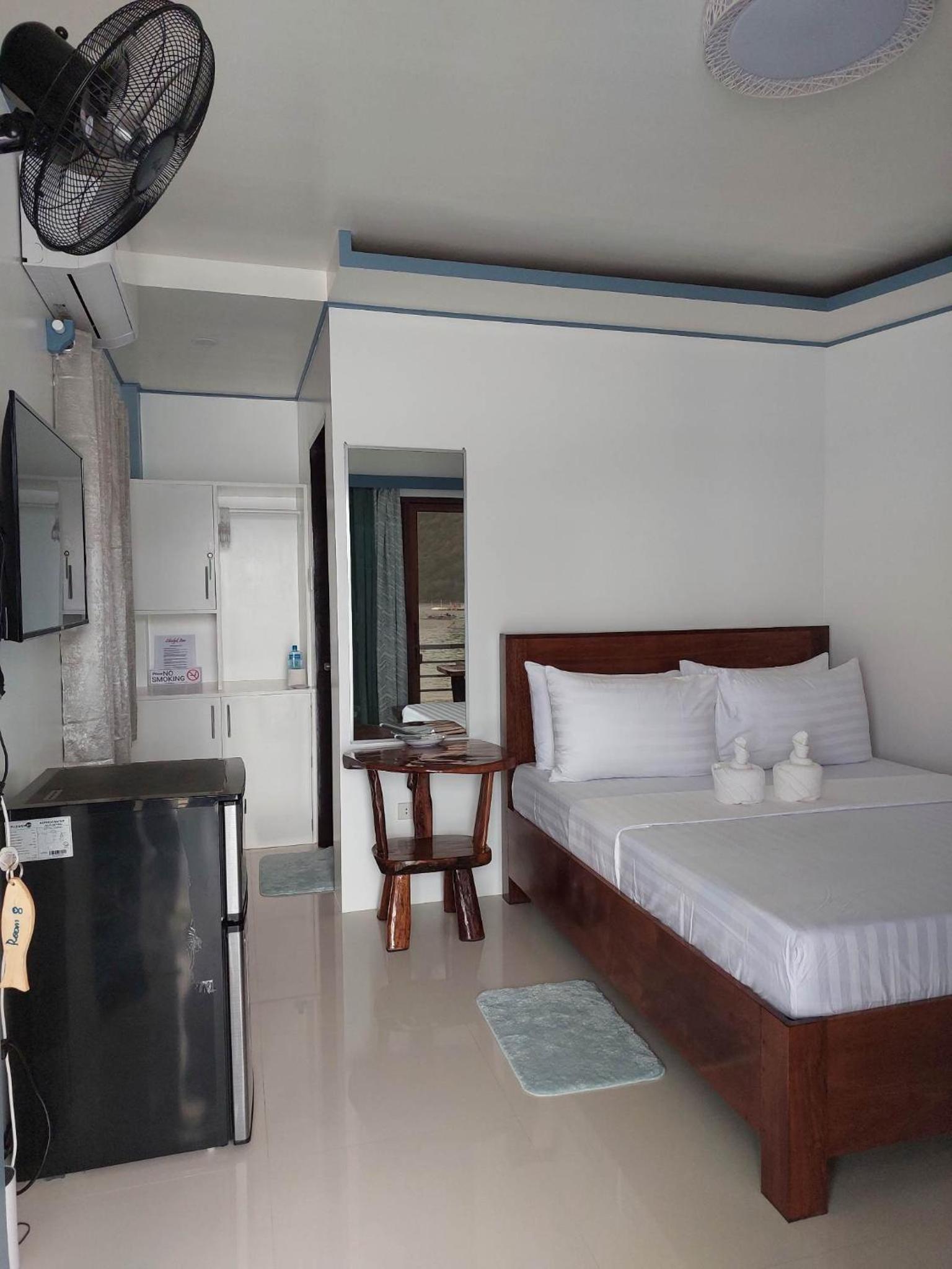Deluxe Double Room with Balcony and Sea View photo 2