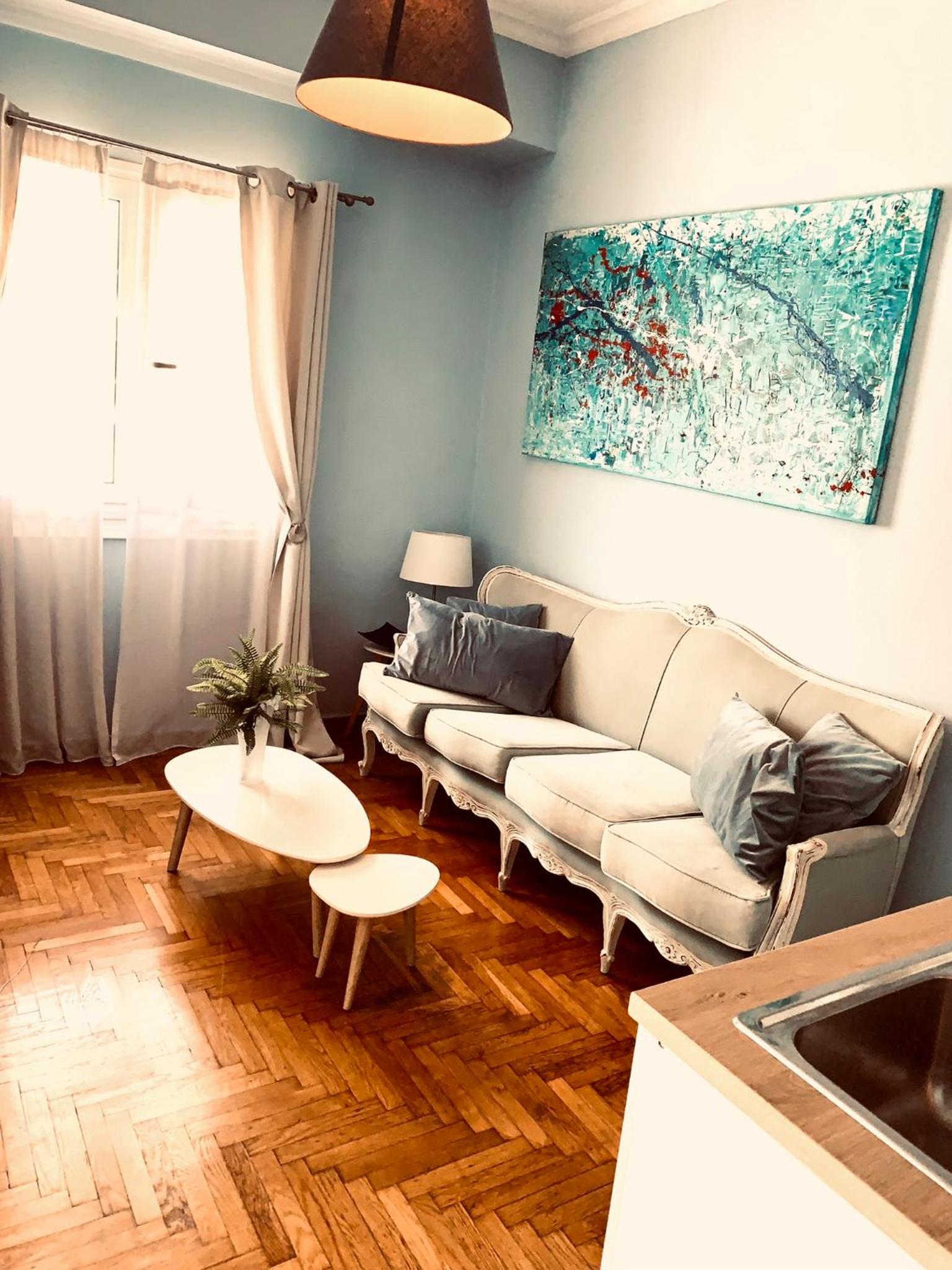 One-Bedroom Apartment photo 1