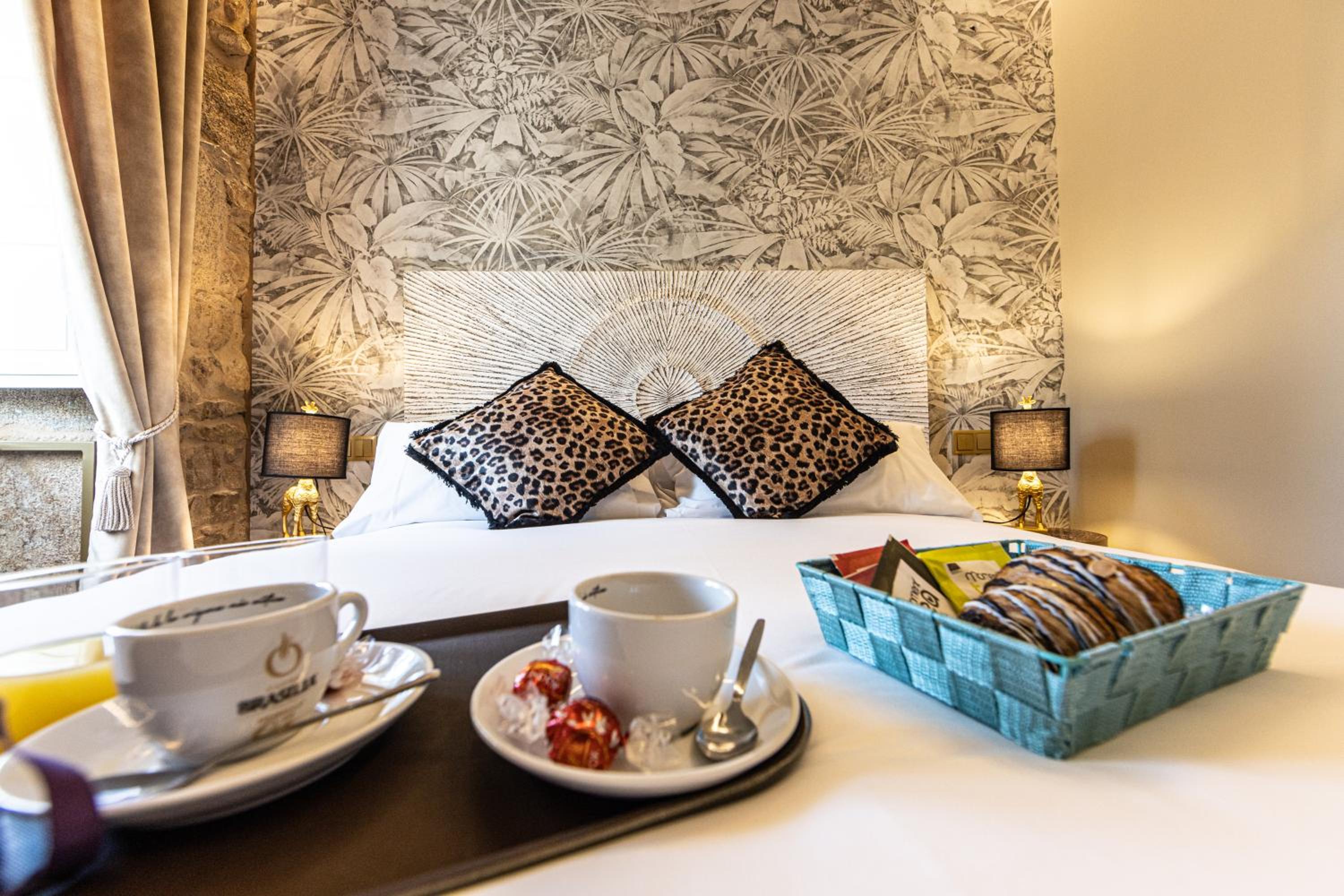 Deluxe Double Room with Bath - Photo 2