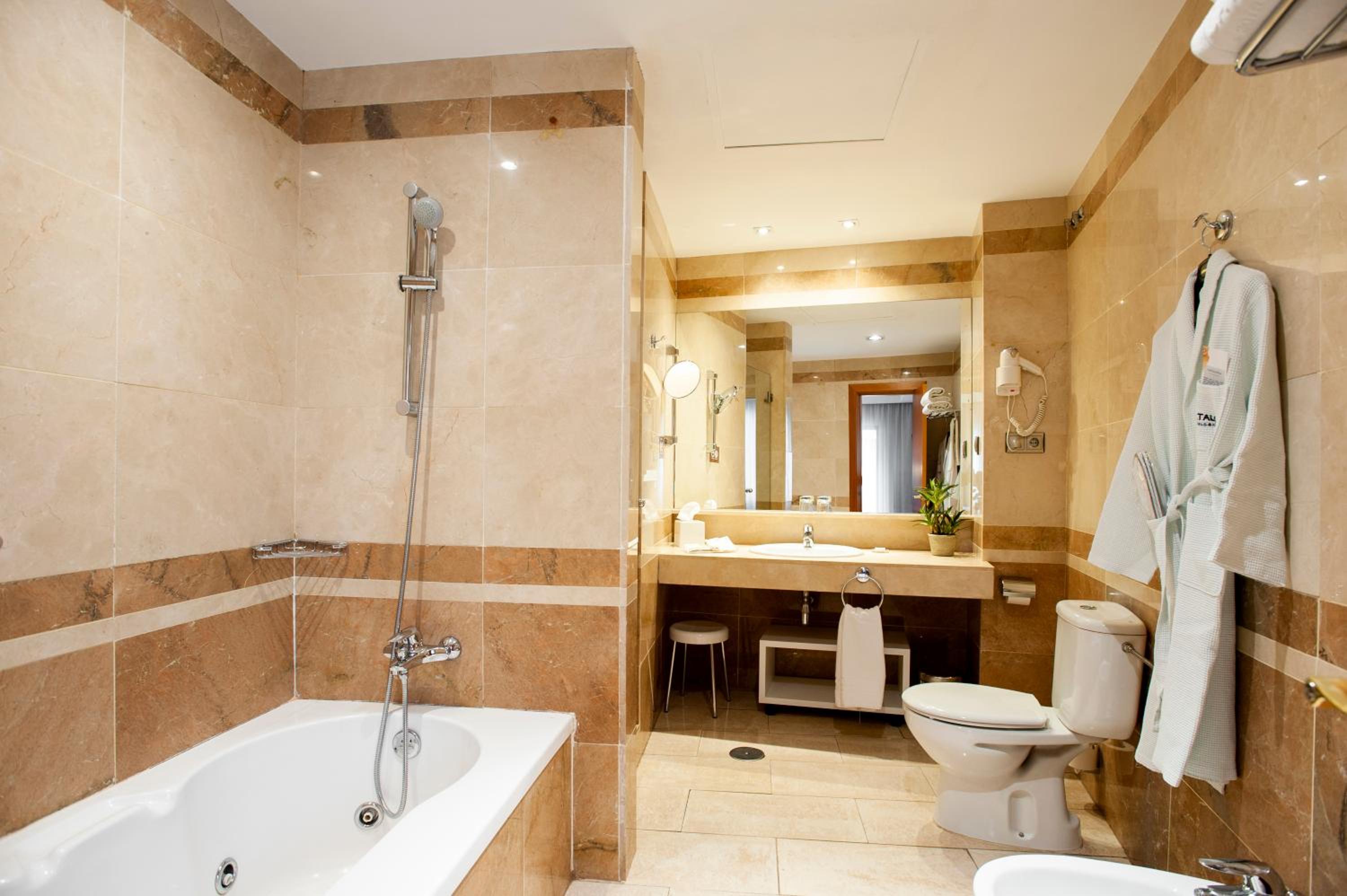 Superior Double Room - Photo 2