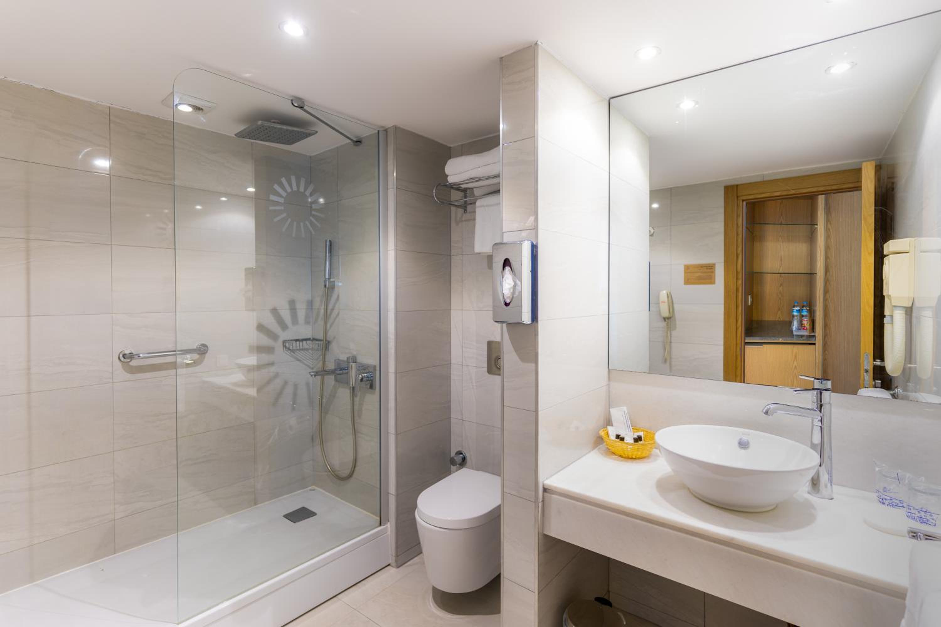 Double Room with Garden View - Photo 8