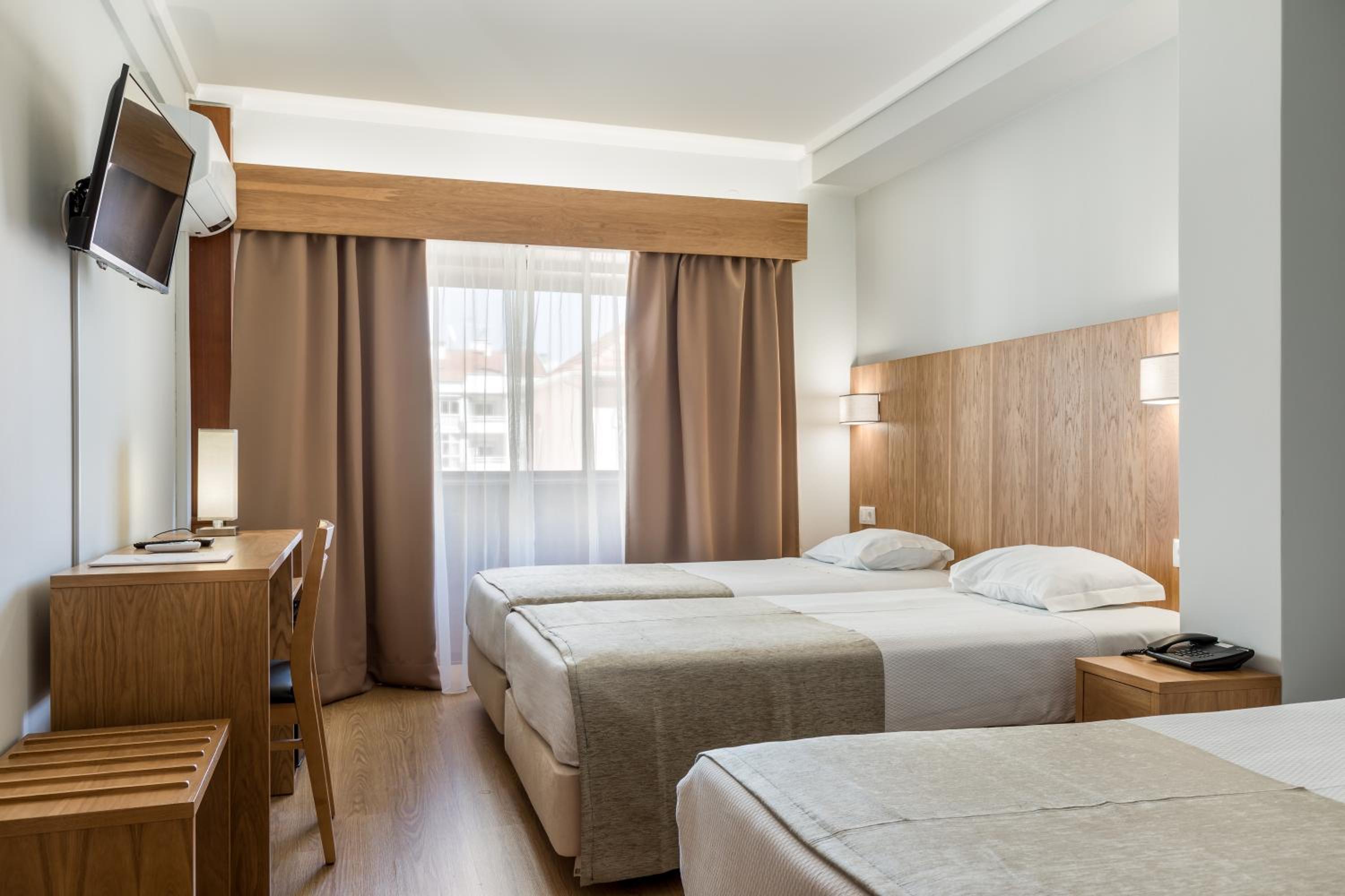 Twin Room with Extra Bed (3 Adults) photo 1