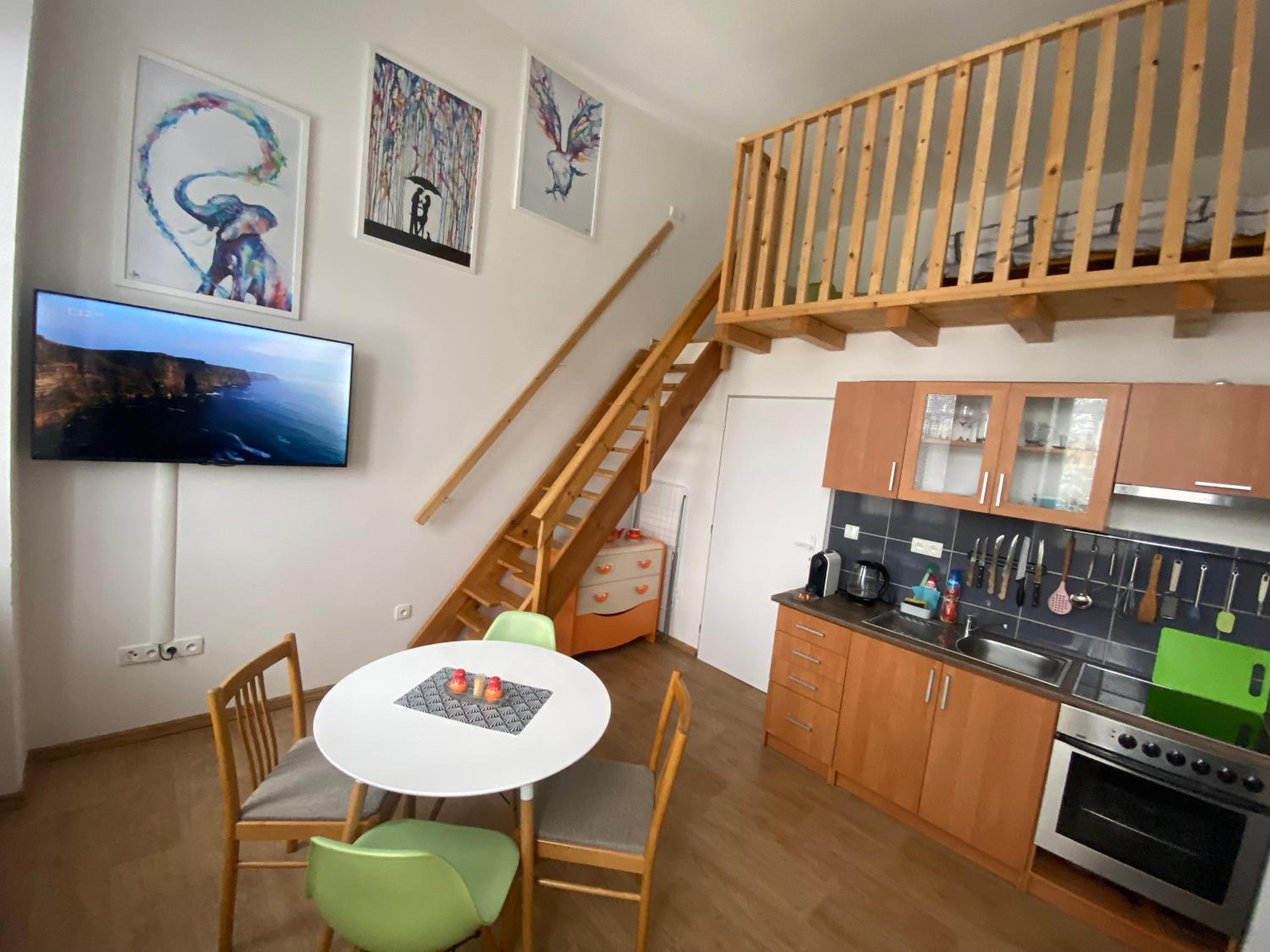 One-Bedroom Apartment - Photo 2