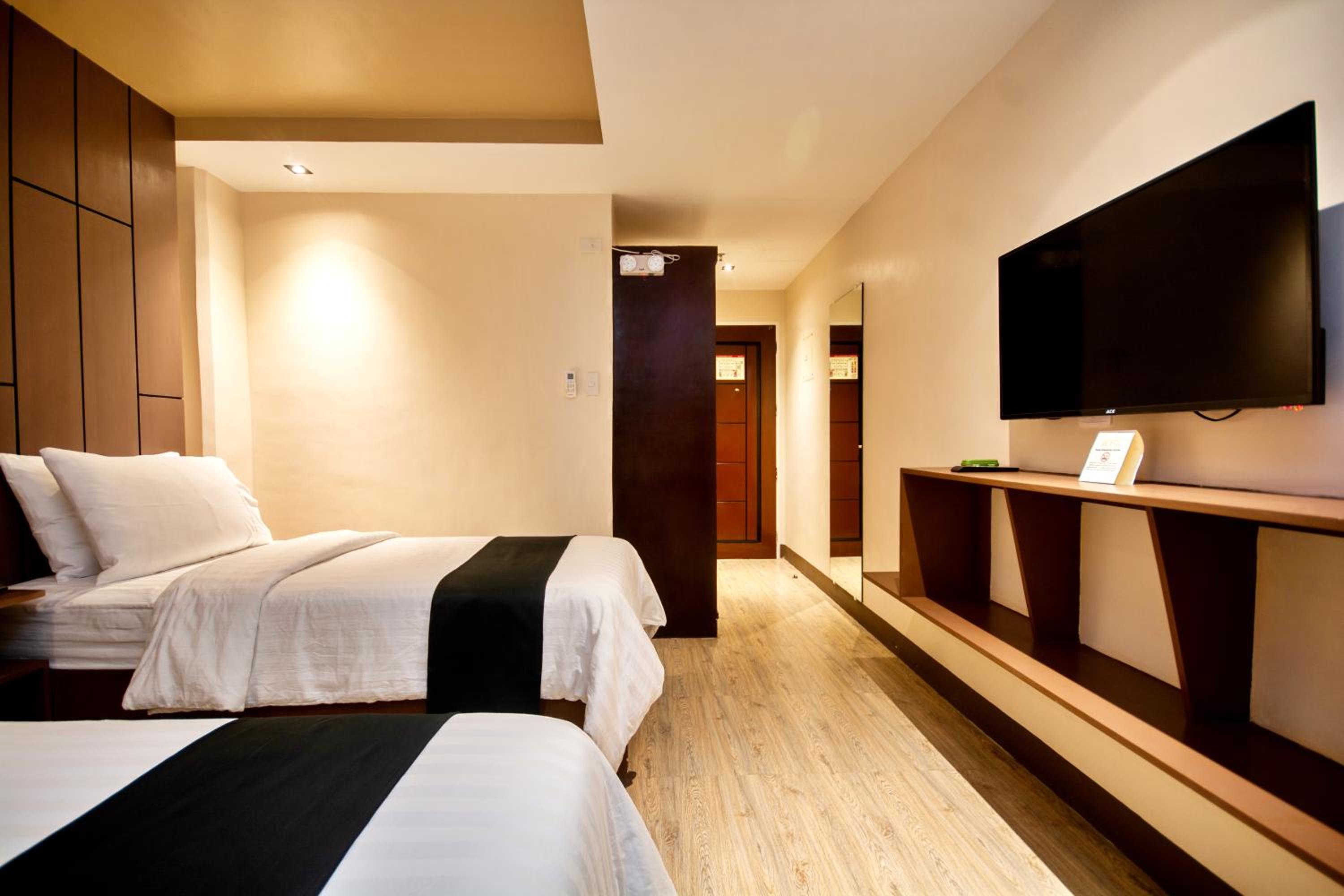 Standard Twin Room - Photo 8