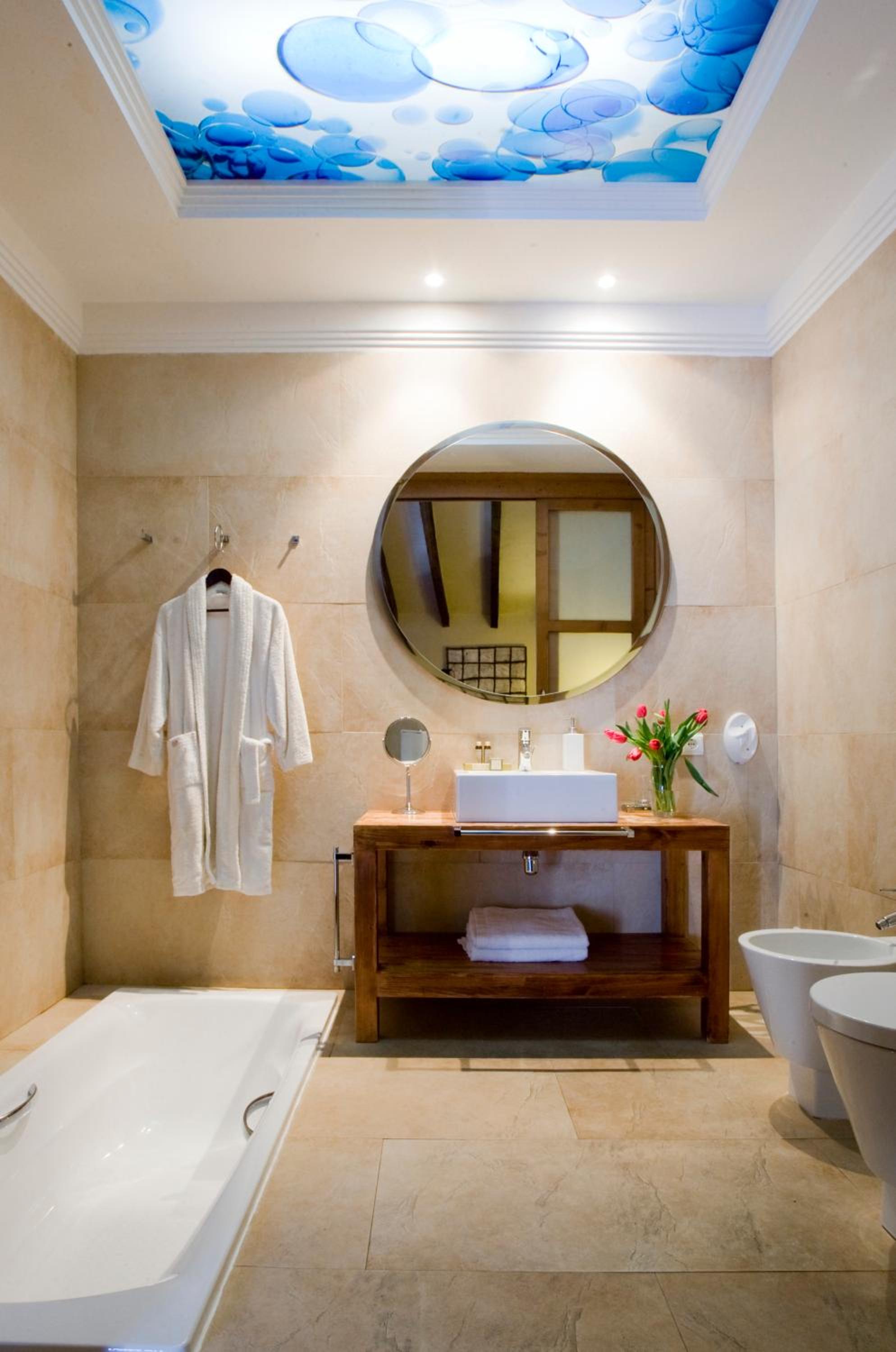 Suite - Photo 3