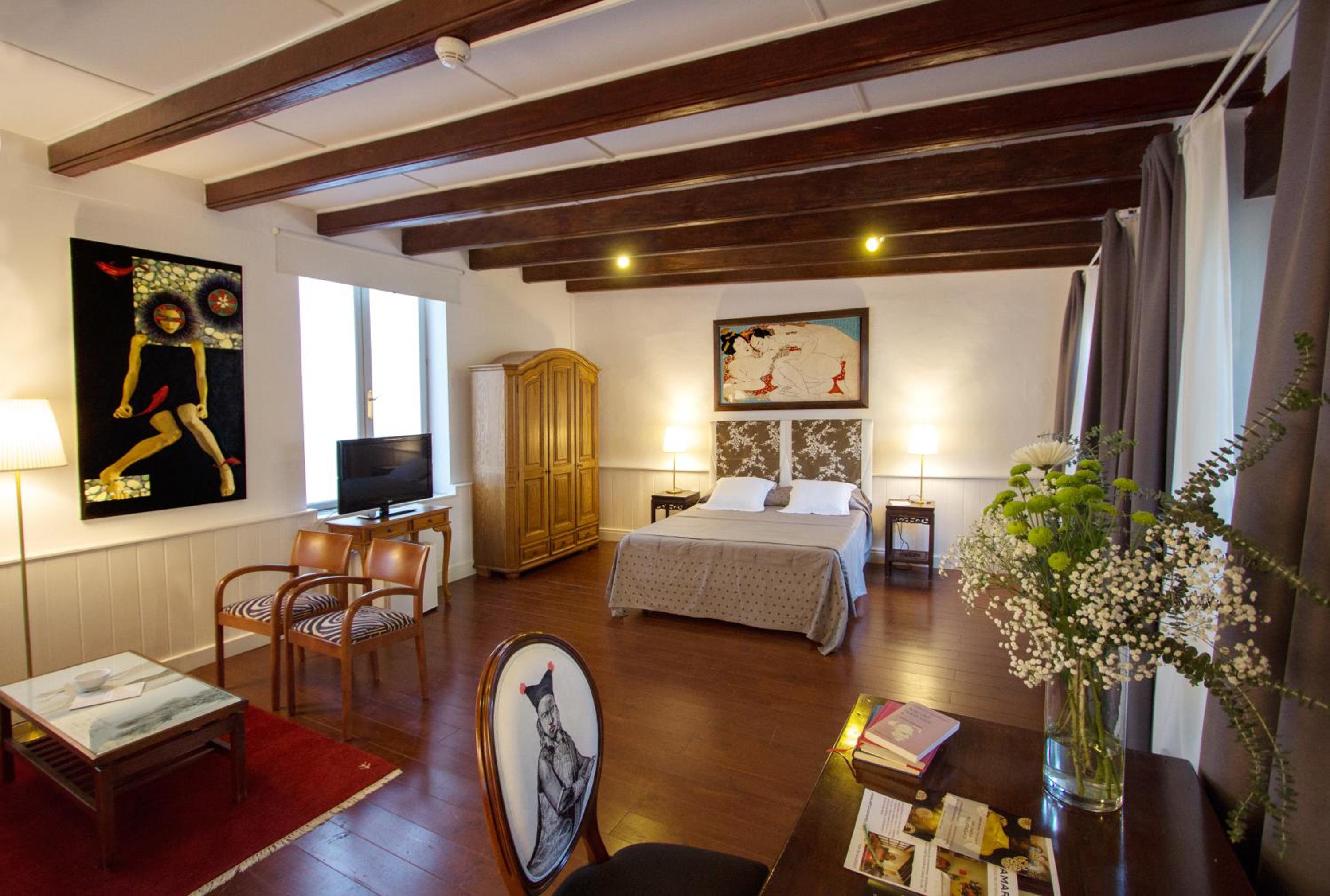 Suite - Photo 10