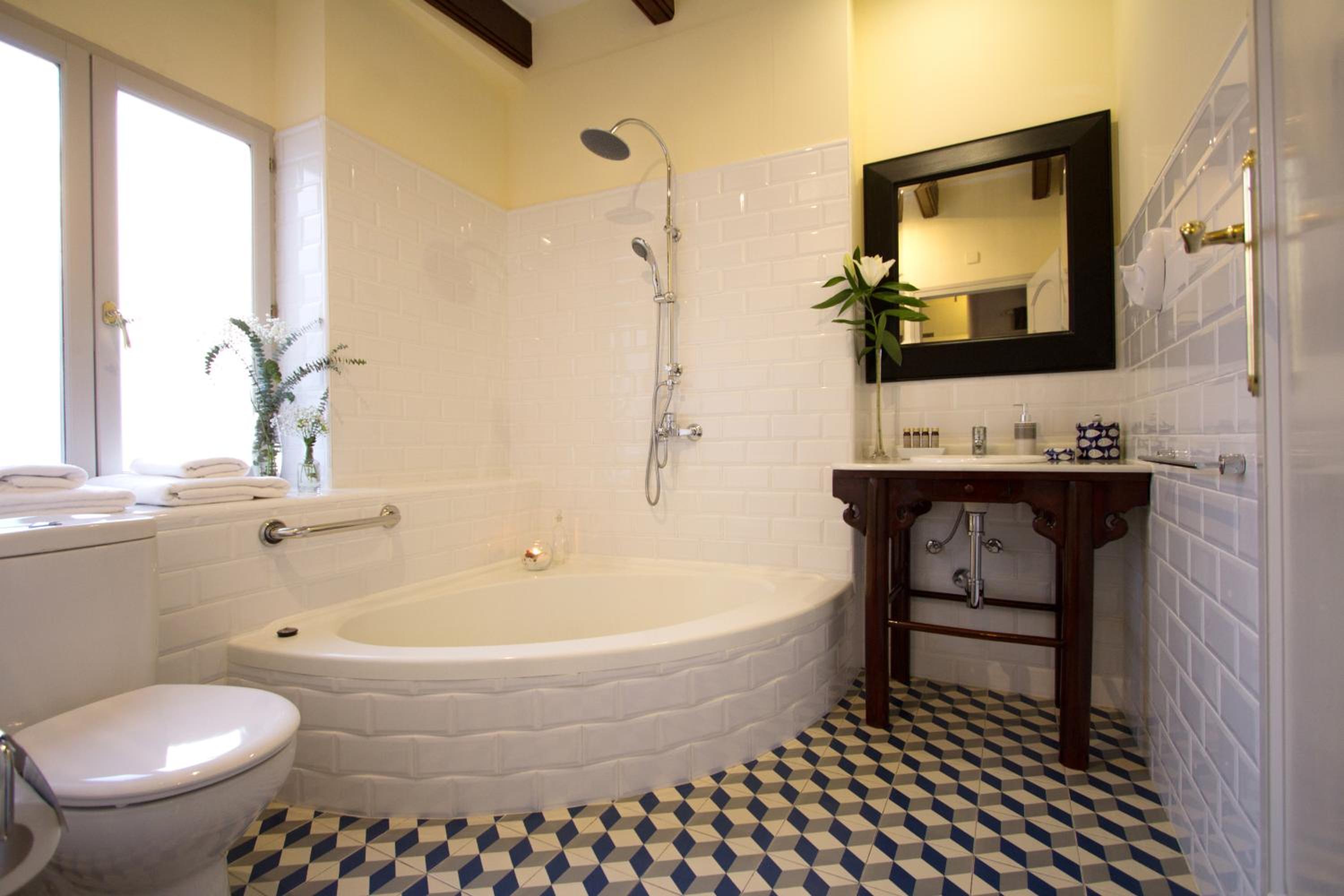 Suite - Photo 15