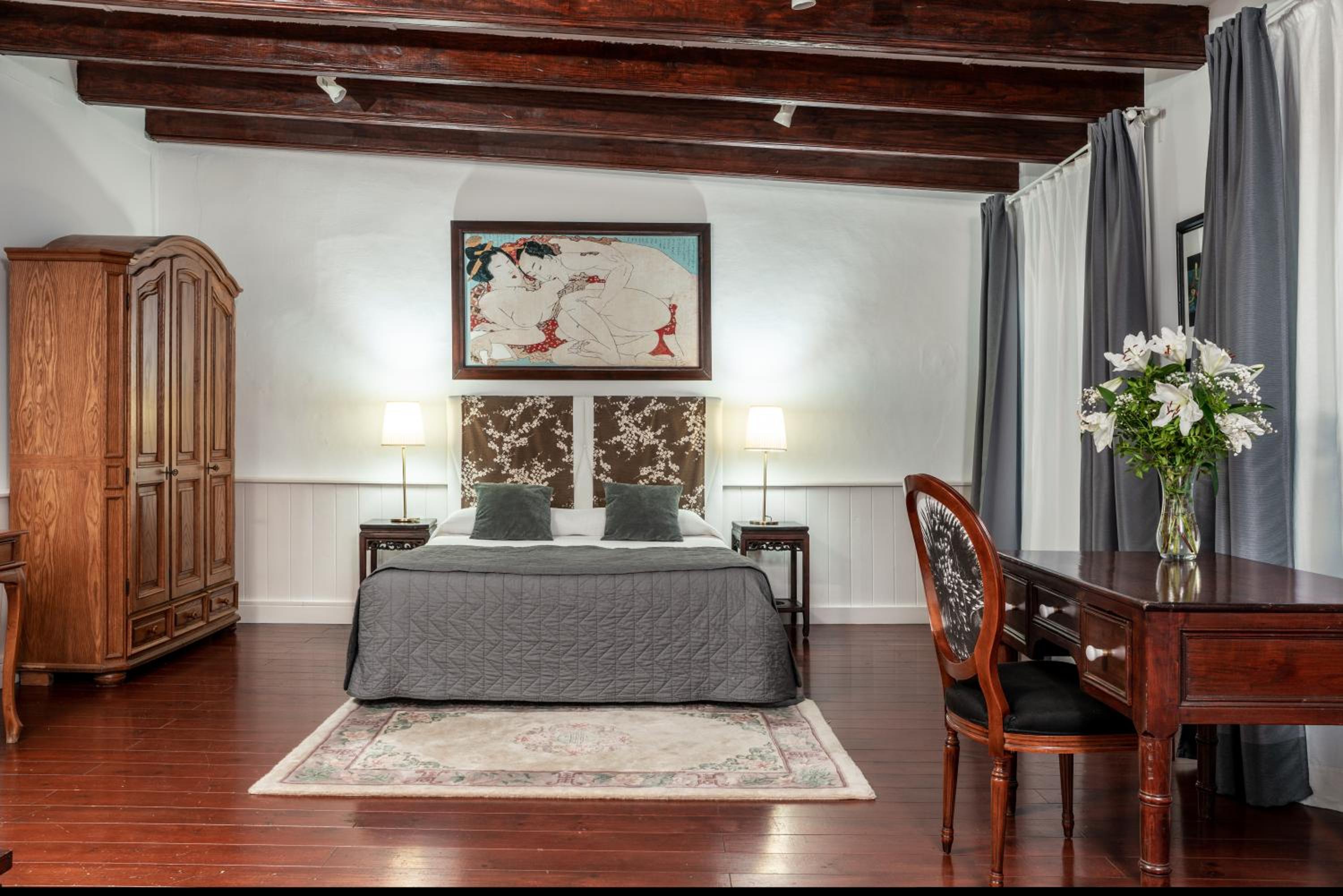 Suite - Photo 14