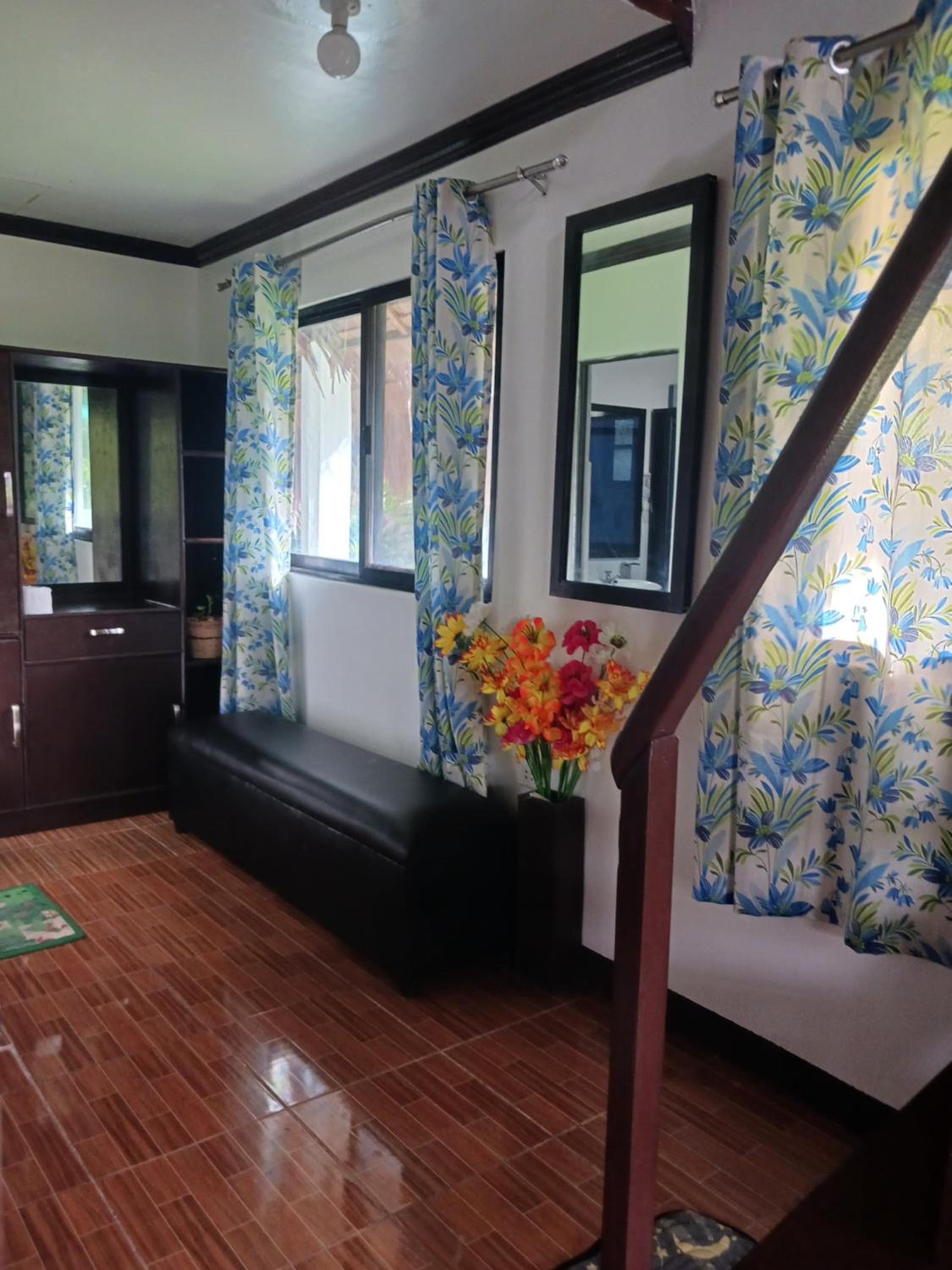 Family Room with Garden View - Photo 13