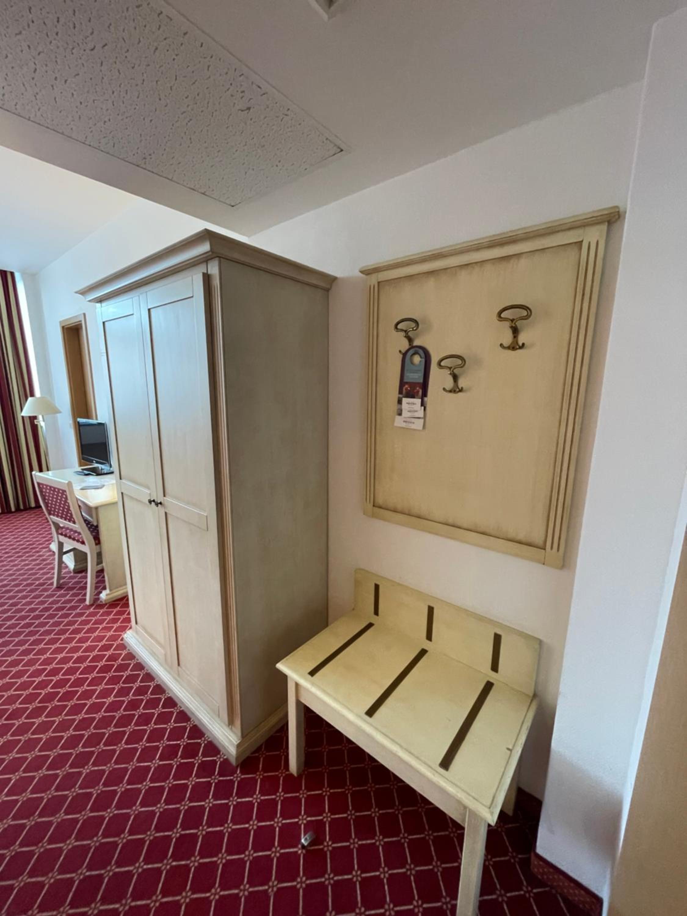 Triple Room thumbnail 6