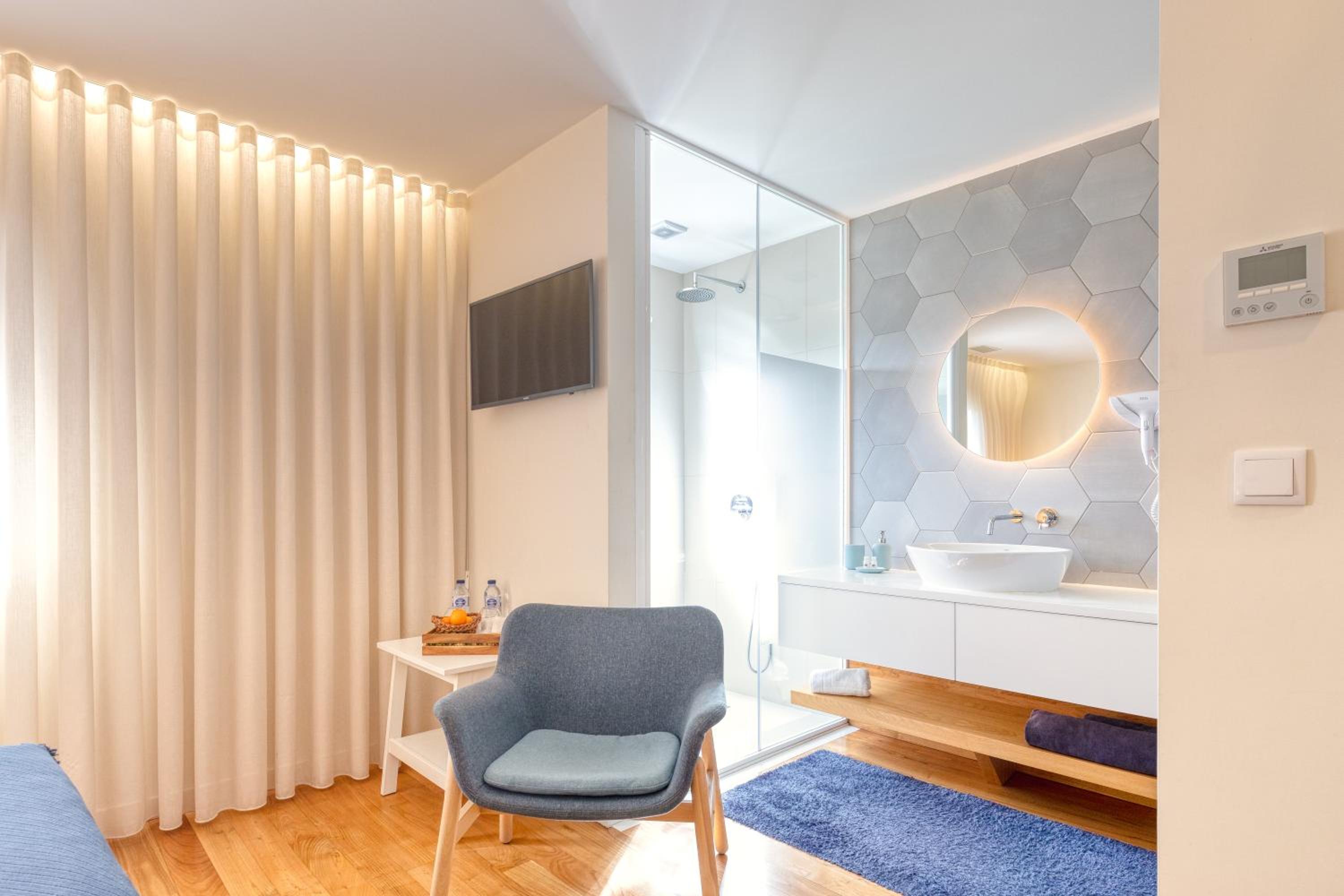 Junior Suite with Mountain View - Photo 2