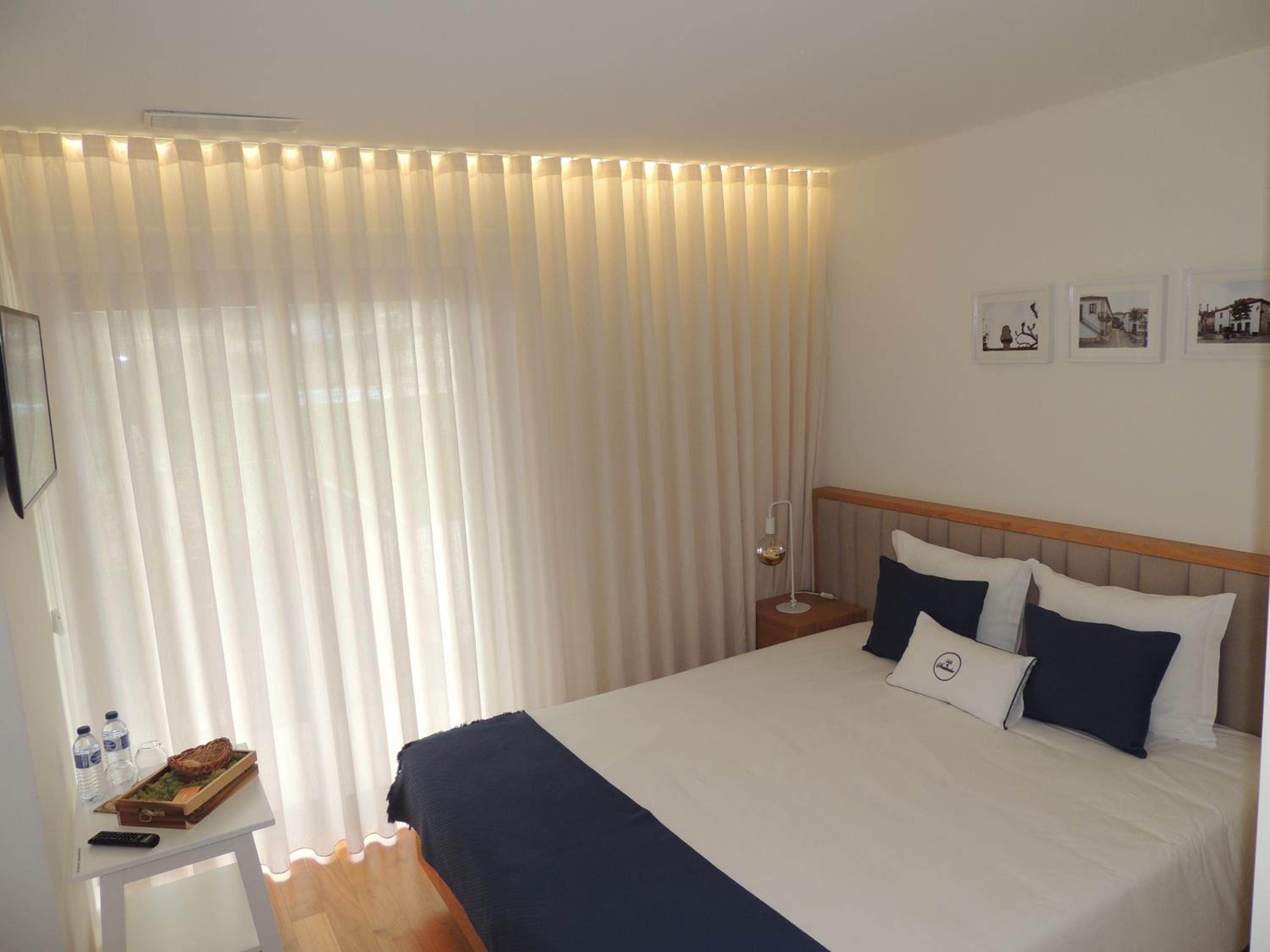 Suite with Pool View - Photo 5