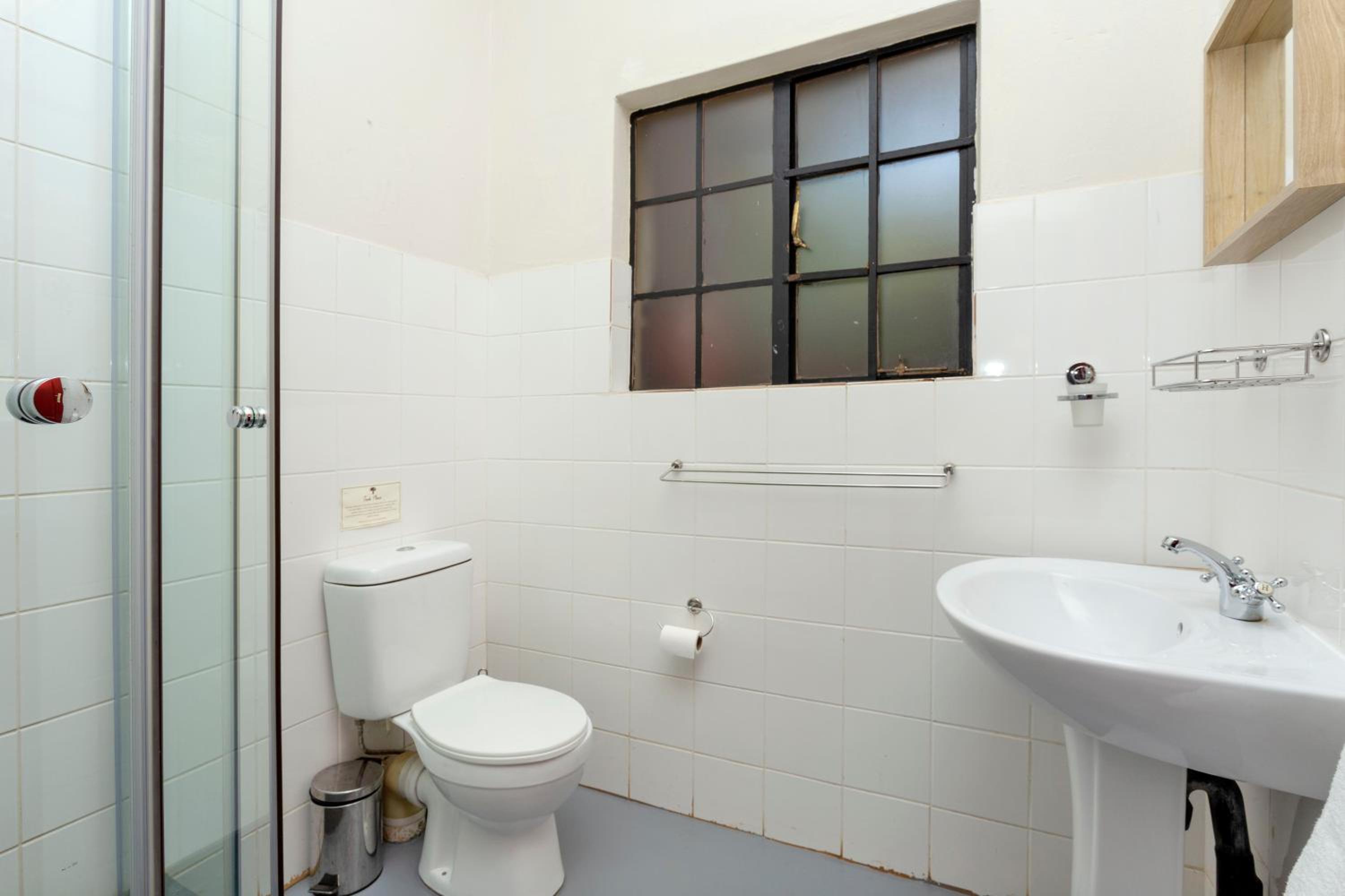 King Room with Balcony - Photo 3