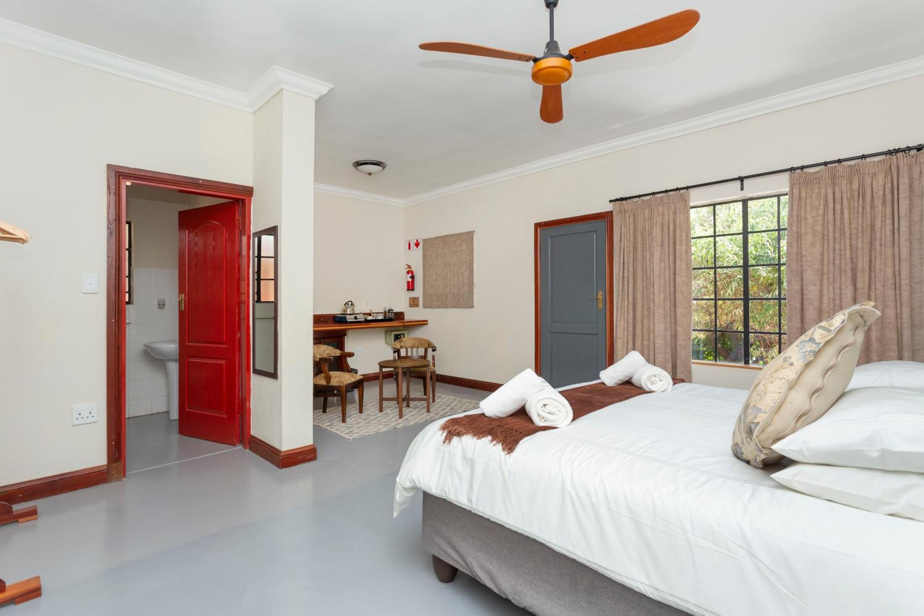 King Room with Balcony photo 1