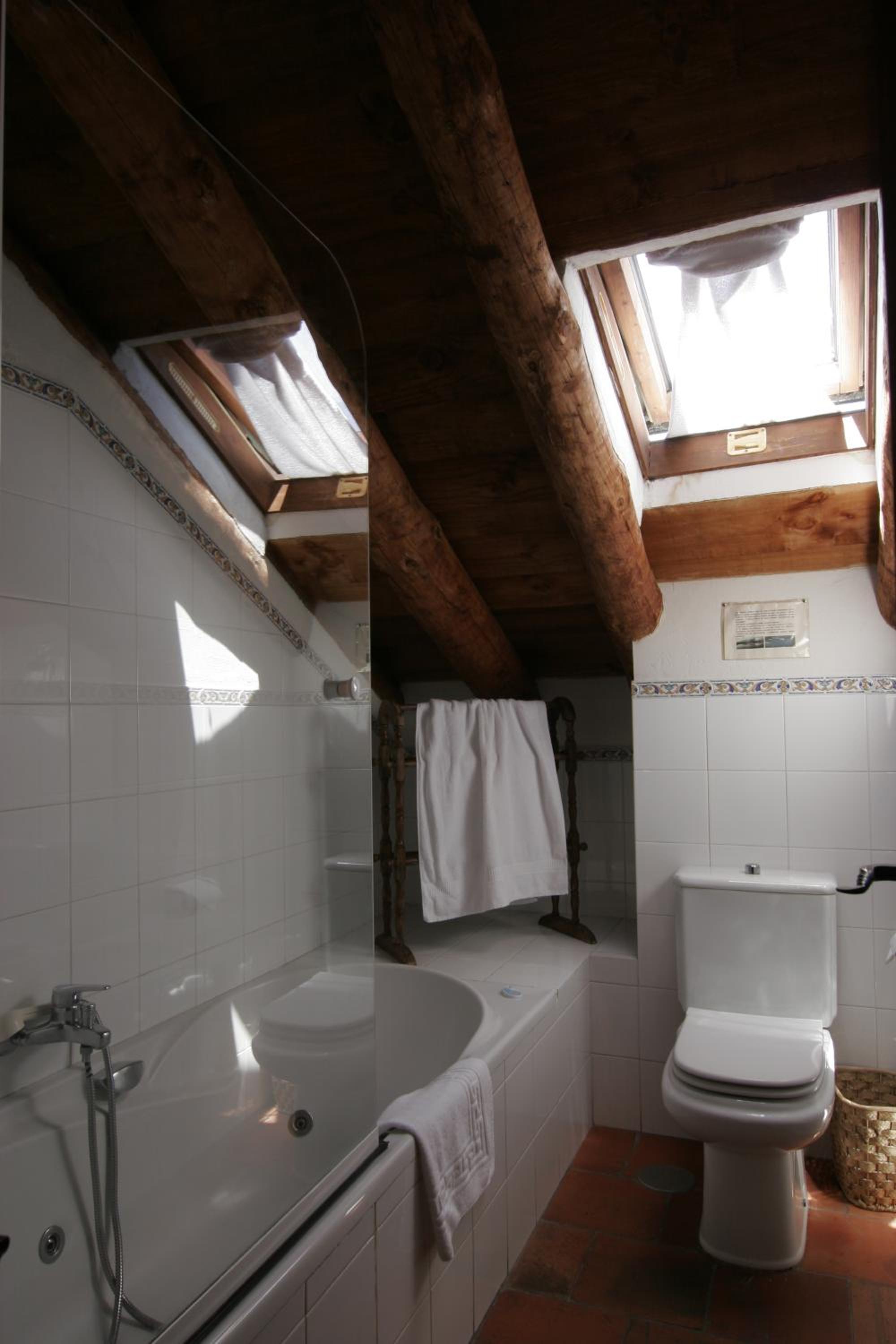 Double Room with Spa Bath - Photo 4